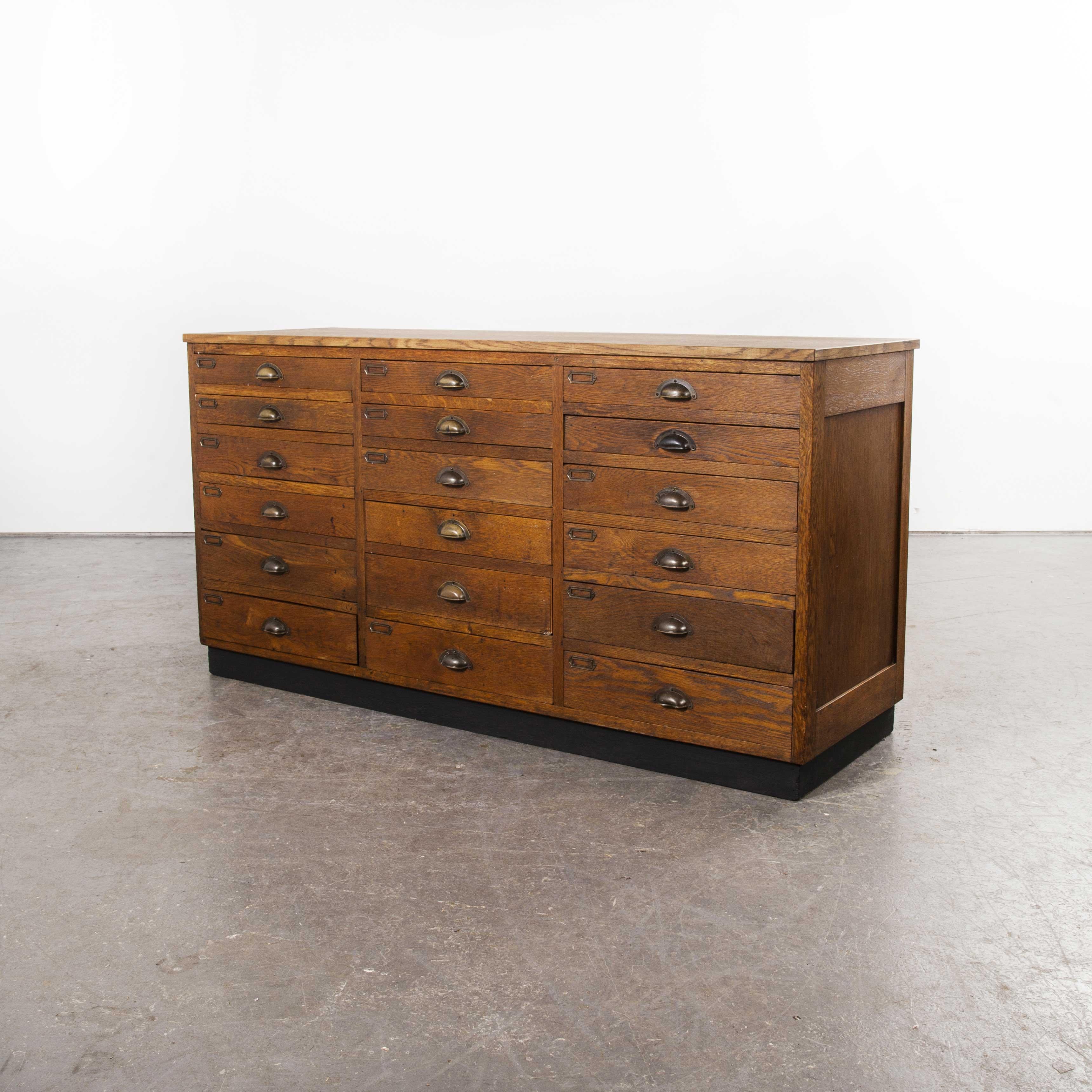 1940s Oak Low Multidrawer Apothercary Chest of Drawers, Eighteen Drawers 7