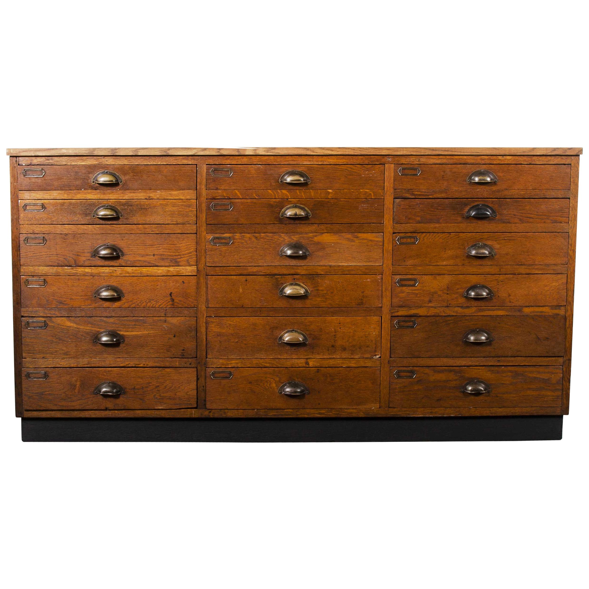 1940s Oak Low Multidrawer Apothercary Chest of Drawers, Eighteen Drawers