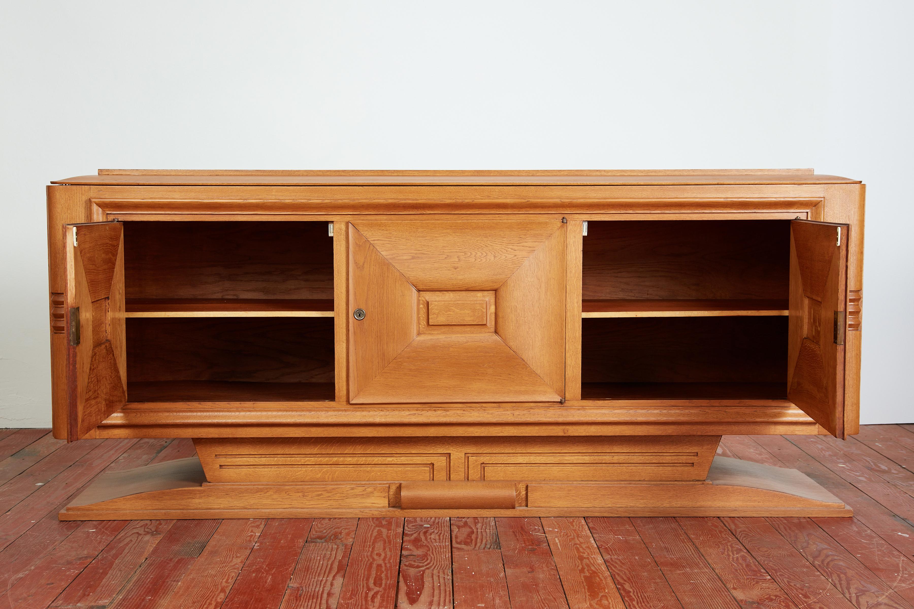 1940s Oak Sideboard In Good Condition For Sale In Beverly Hills, CA