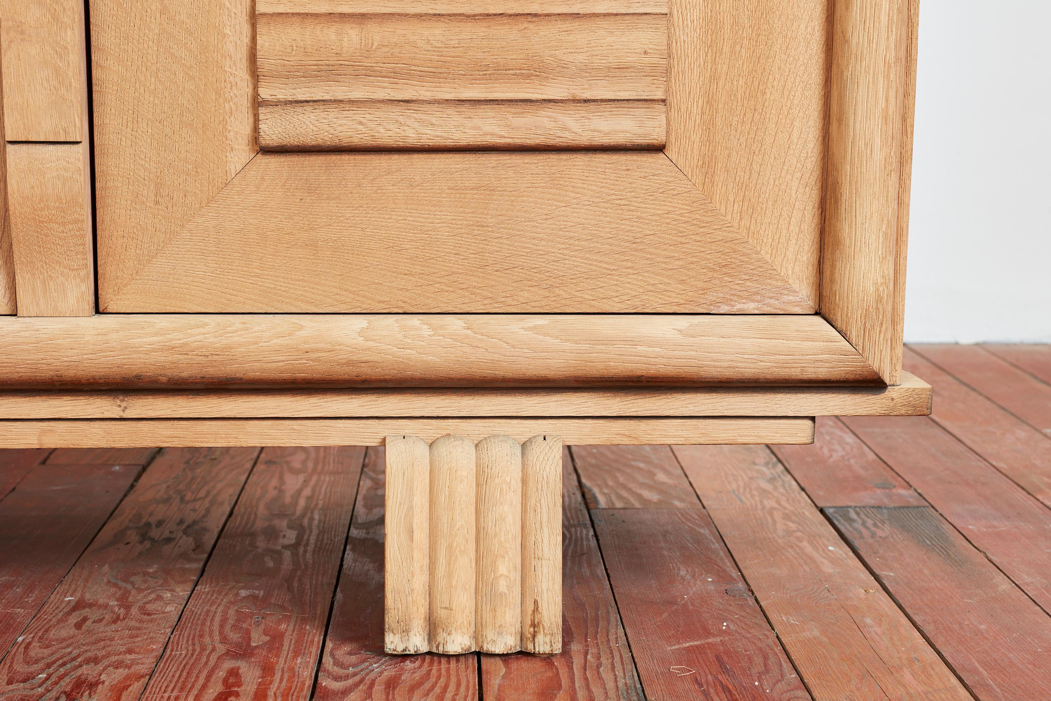 Metà XX secolo Credenza anni '40 in Oak con marmo bordeaux in vendita