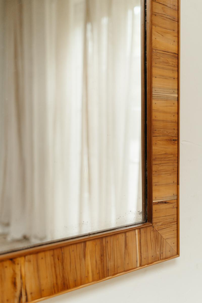Tasso Specchio occasionale francese del 1940 in legno di tasso e pitchpine in vendita