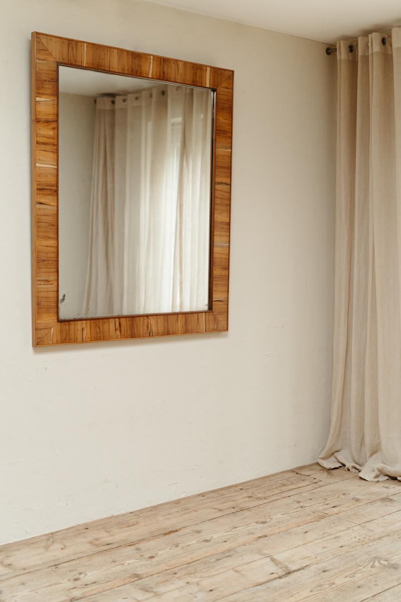 Specchio occasionale francese del 1940 in legno di tasso e pitchpine in vendita 1