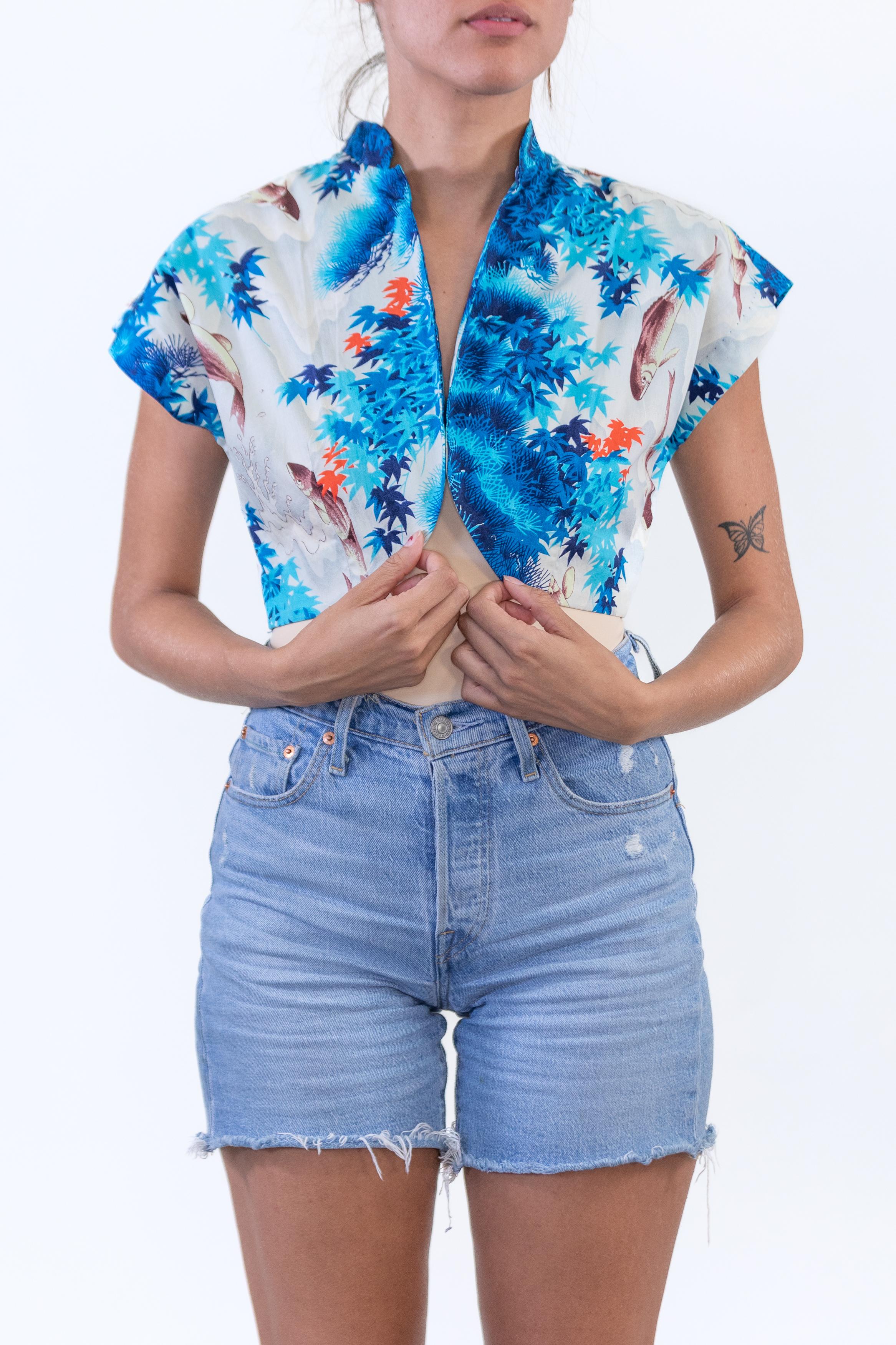 1940S Ocean Blues Rayon Japanese Fish Print Cropped Bolero Top In Excellent Condition In New York, NY