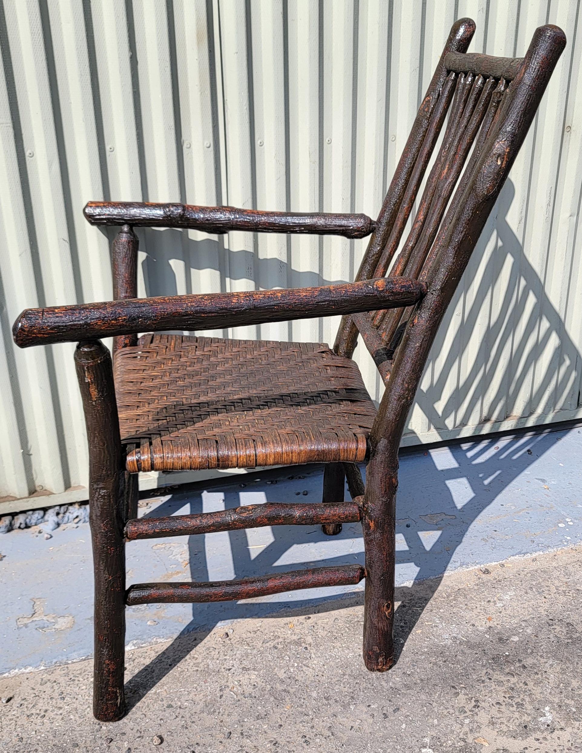 1940er Jahre Old Hickory Arm Stuhl mit Cane Sitzen im Zustand „Gut“ im Angebot in Los Angeles, CA