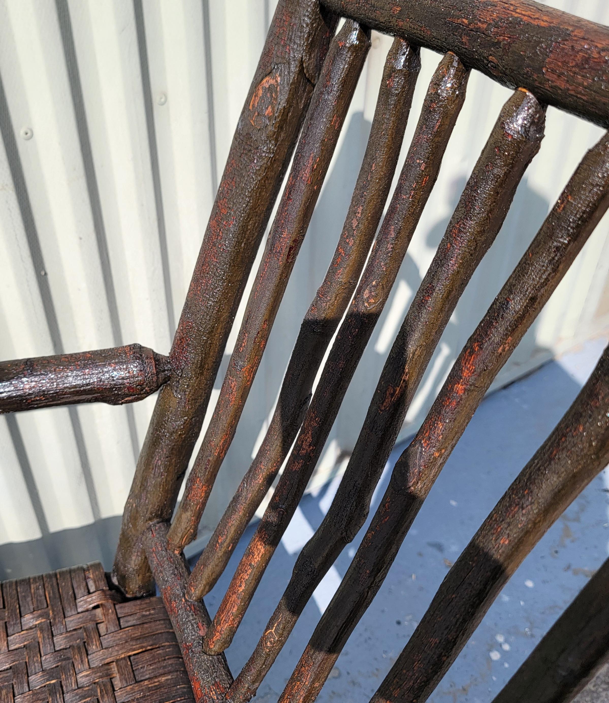 1940er Jahre Old Hickory Arm Stuhl mit Cane Sitzen (Mitte des 20. Jahrhunderts) im Angebot