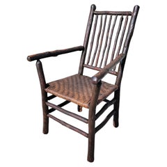 Fauteuil en vieux pacanier des années 1940 avec assise en rotin