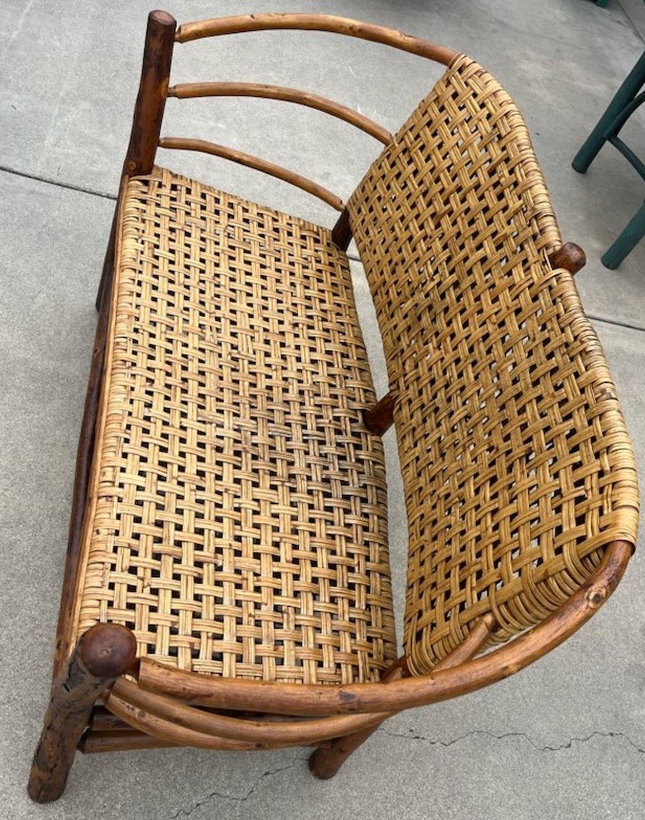 Great Marysville old hickory settee. Stamp is present on hickory.
Very comfortable, Great condition.
Would be look nice in a country home or Ranch home