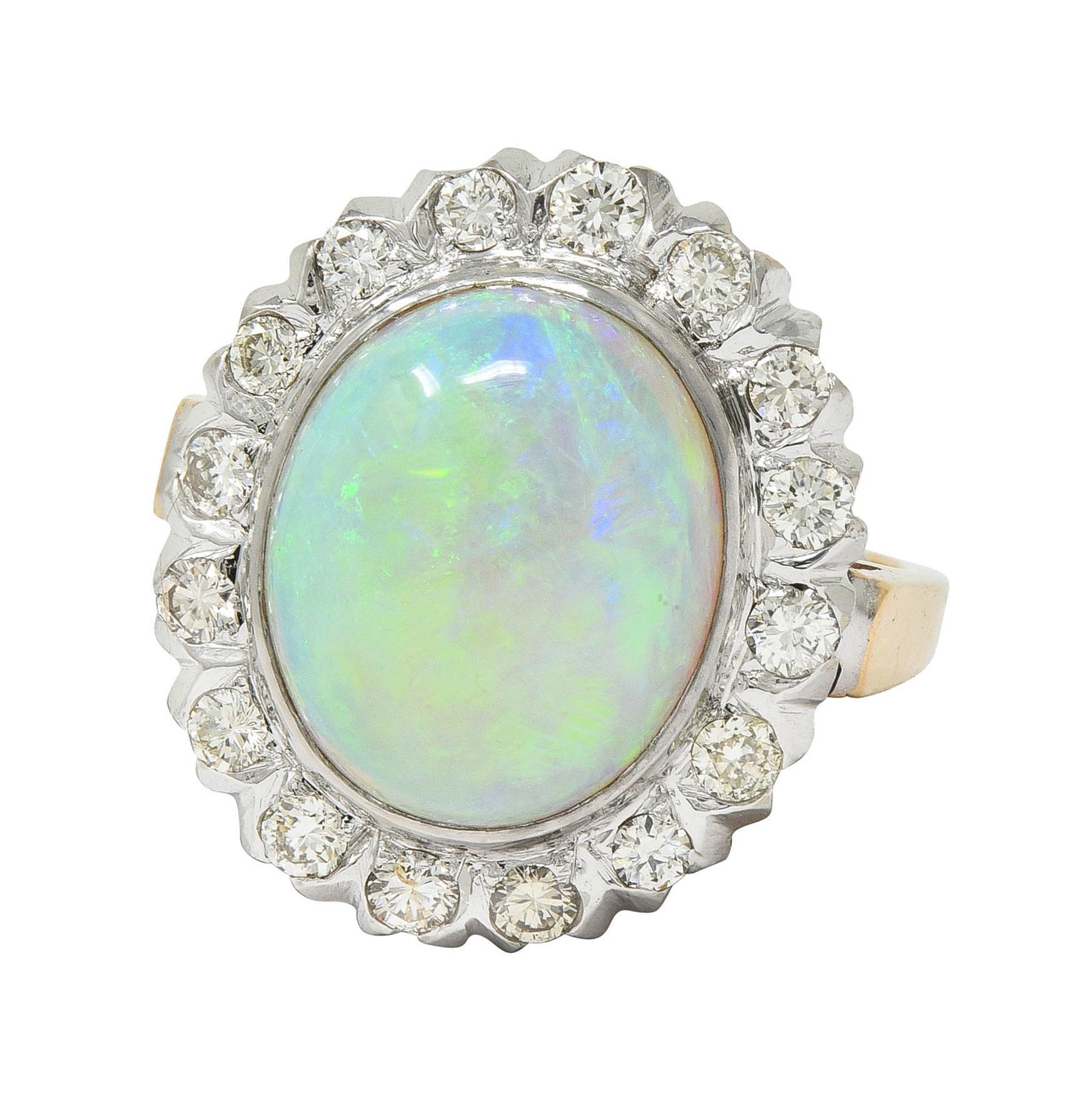 1940's Opal Diamond 14 Karat Two-Tone Gold Vintage Halo Ring en venta 5