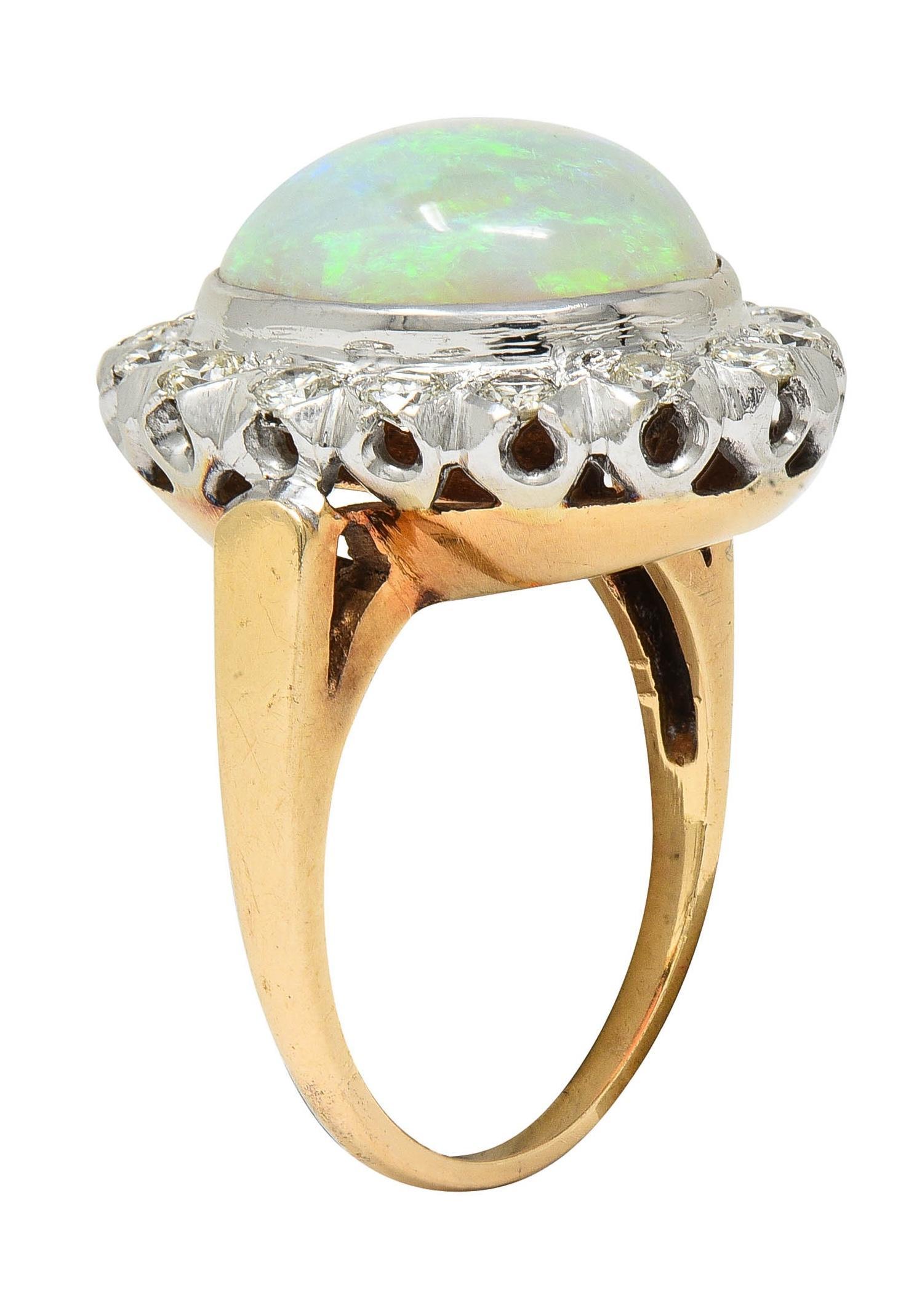 1940's Opal Diamond 14 Karat Two-Tone Gold Vintage Halo Ring en venta 7