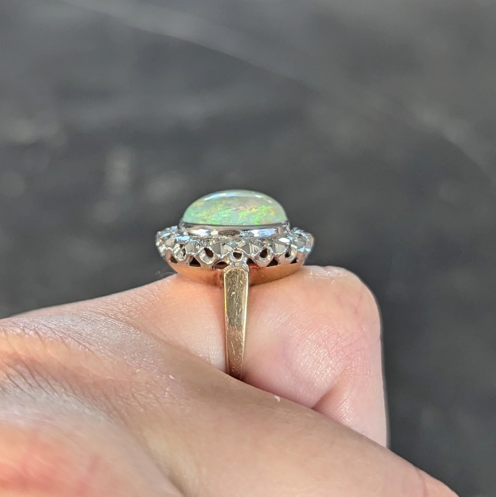 1940's Opal Diamond 14 Karat Two-Tone Gold Vintage Halo Ring en venta 8