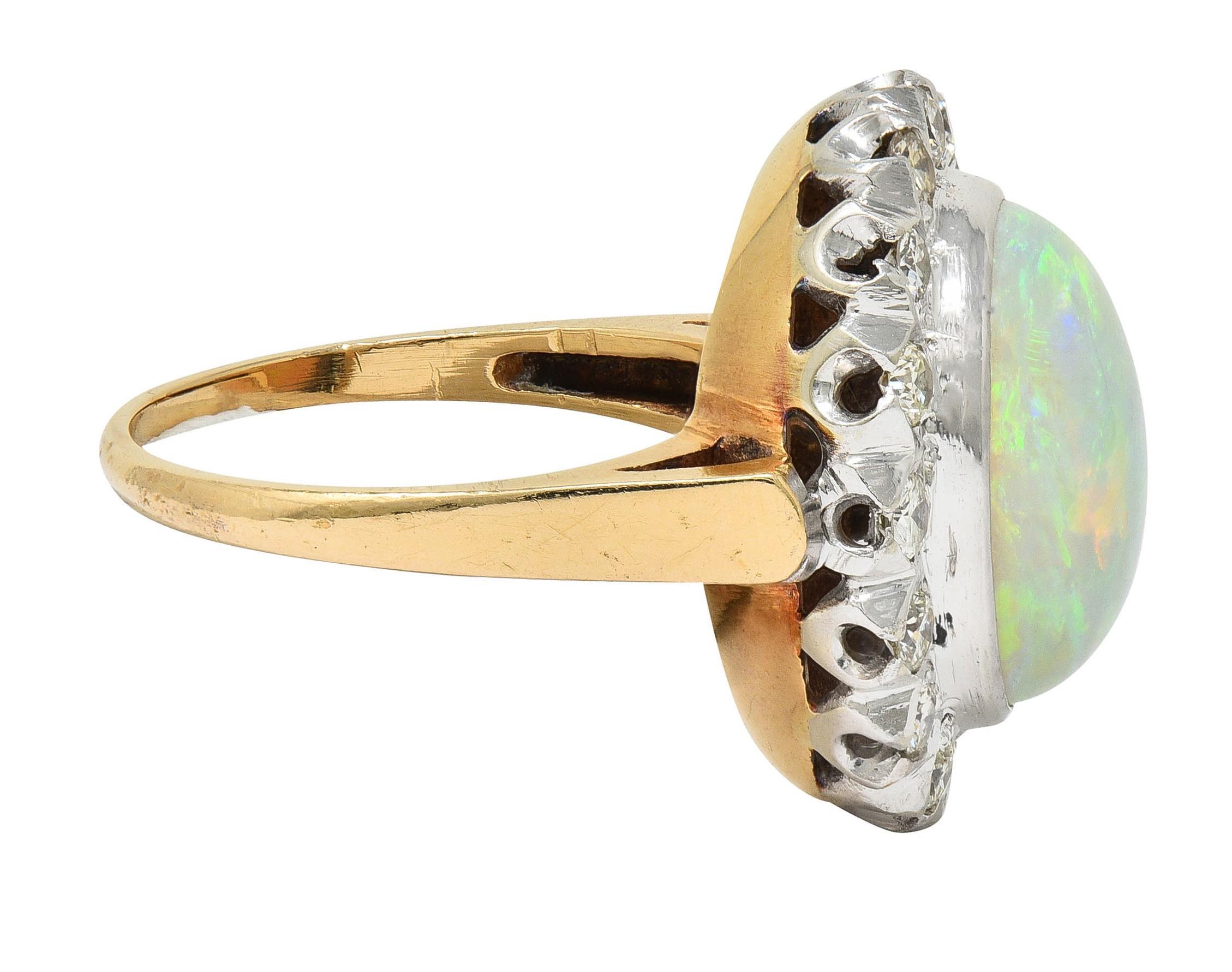 1940's Opal Diamond 14 Karat Two-Tone Gold Vintage Halo Ring en Excelente estado para la venta en Philadelphia, PA