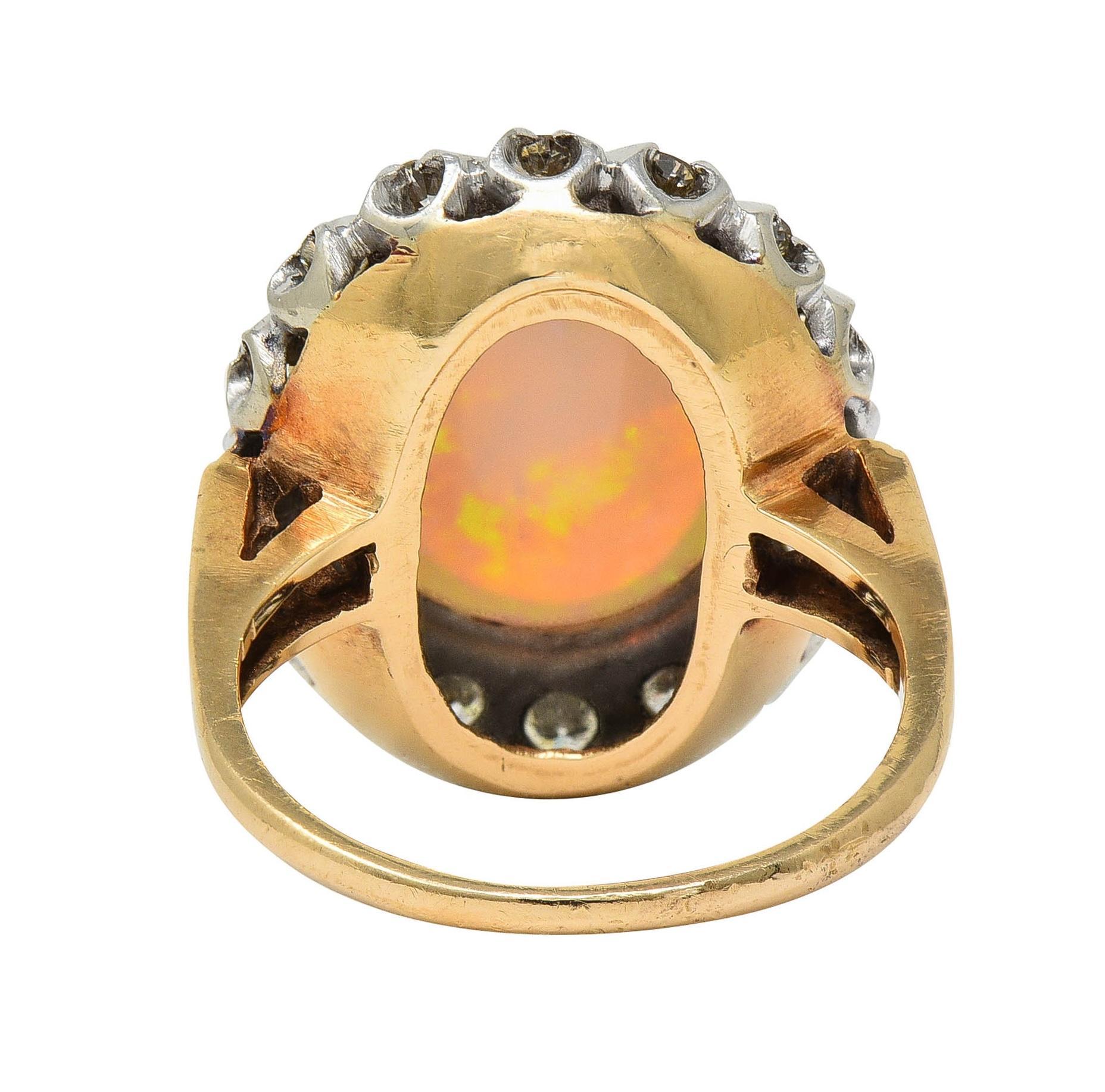 De las mujeres 1940's Opal Diamond 14 Karat Two-Tone Gold Vintage Halo Ring en venta