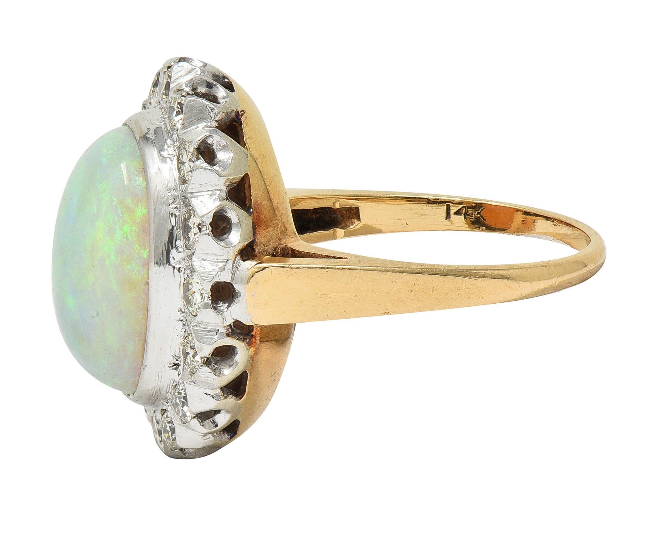 1940's Opal Diamond 14 Karat Two-Tone Gold Vintage Halo Ring en venta 1