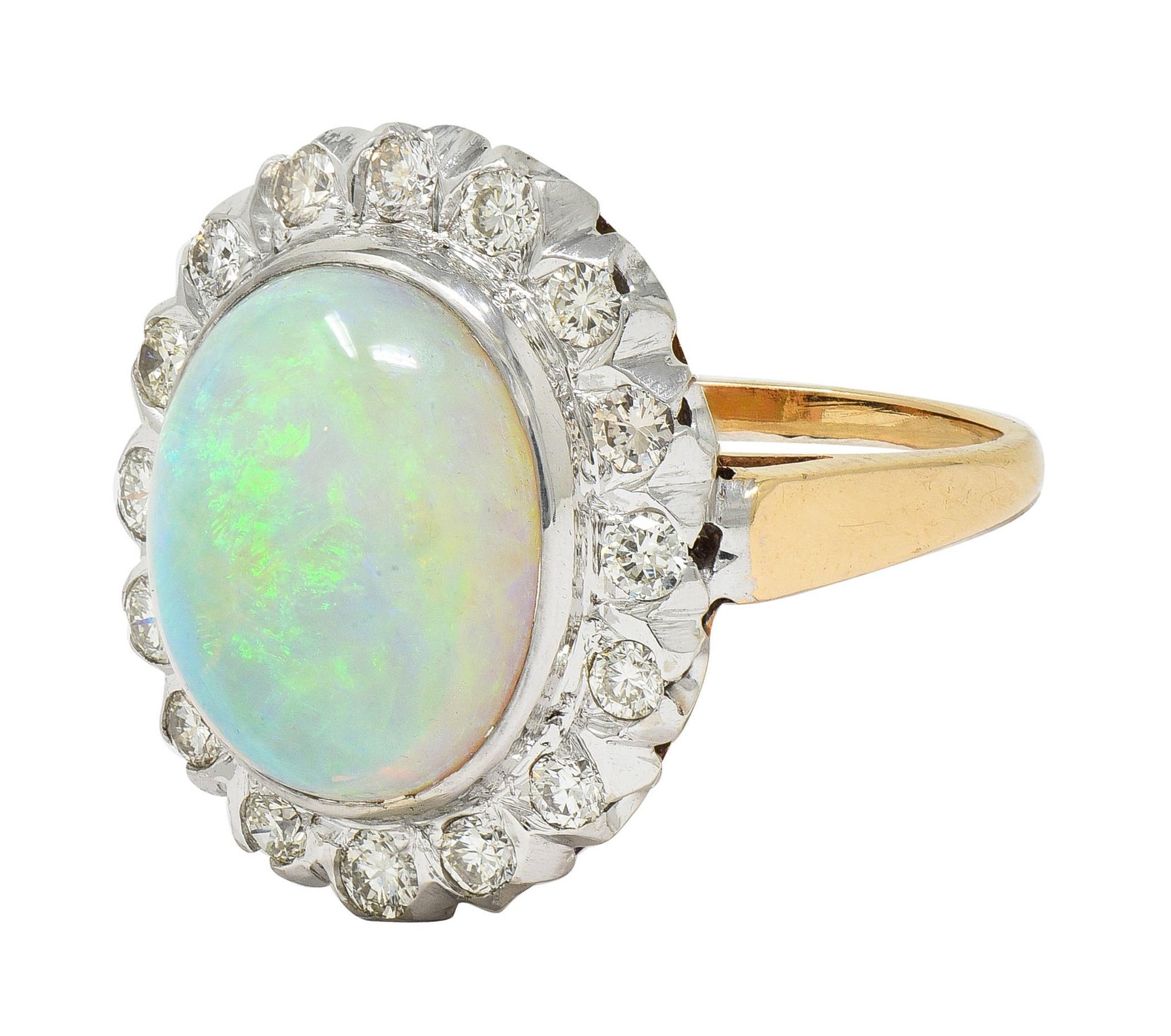 1940's Opal Diamond 14 Karat Two-Tone Gold Vintage Halo Ring en venta 2