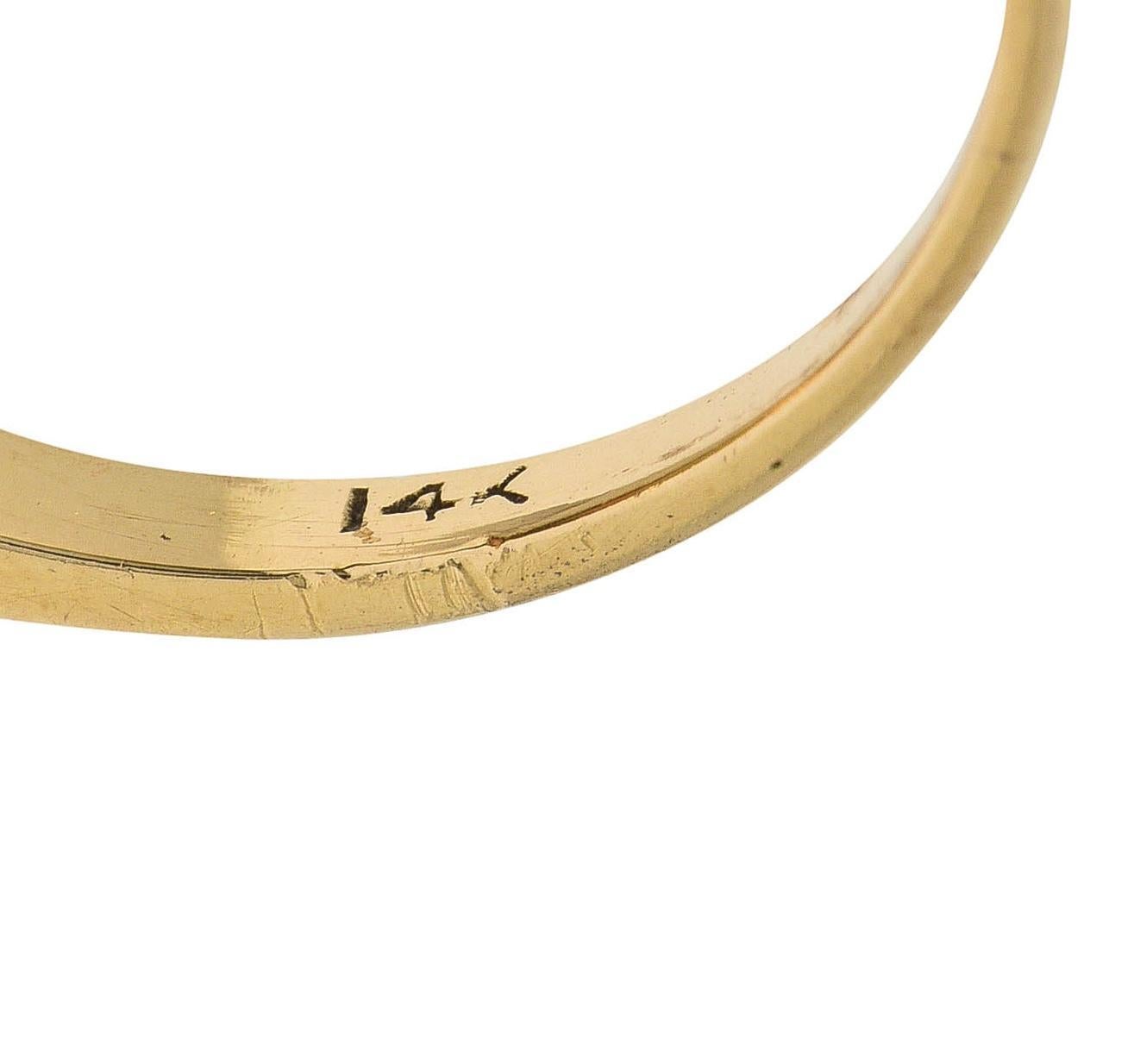 1940's Opal Diamond 14 Karat Two-Tone Gold Vintage Halo Ring en venta 3