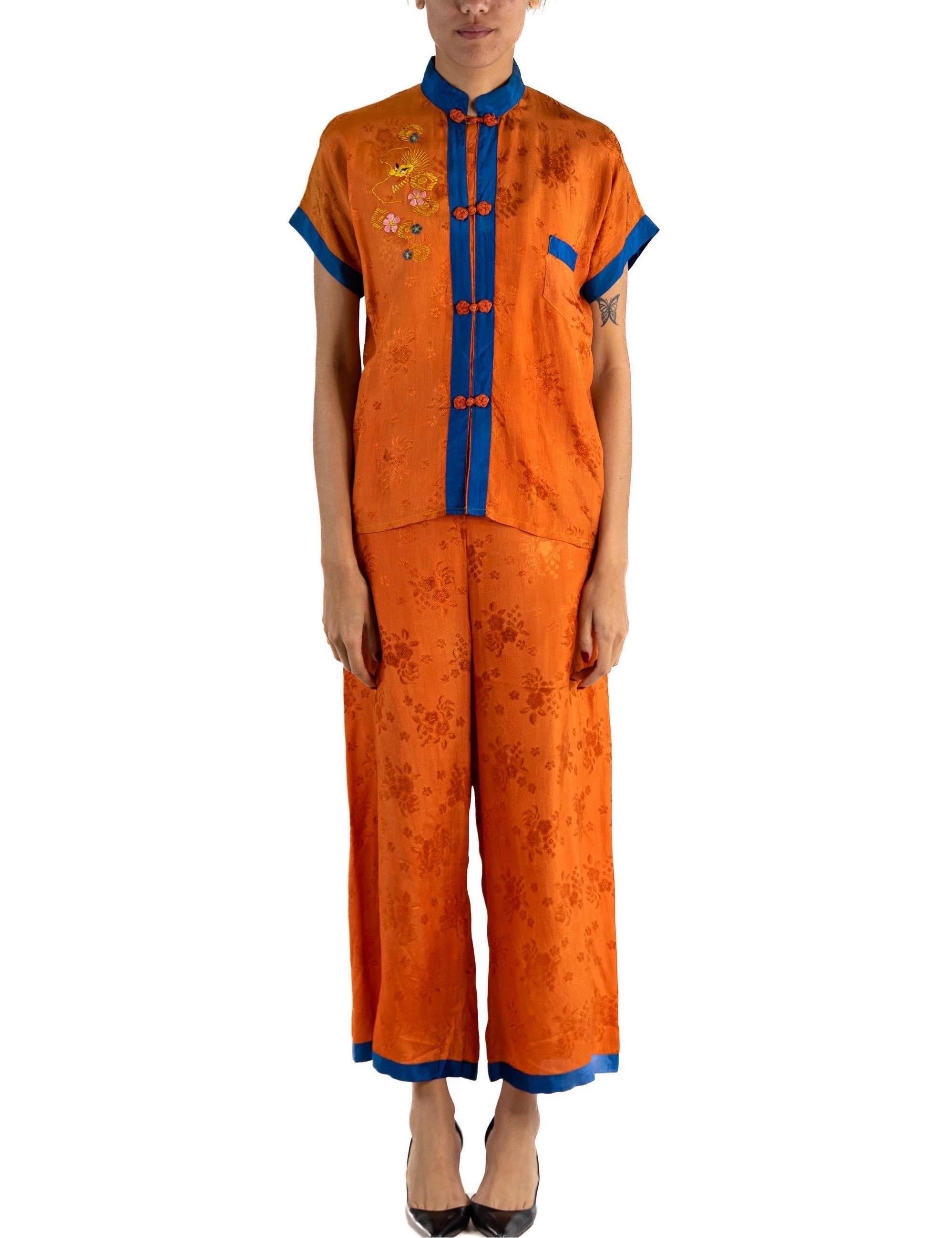 Pajamas en jacquard de soie orange et bleu des années 1940  Broderie Excellent état - En vente à New York, NY