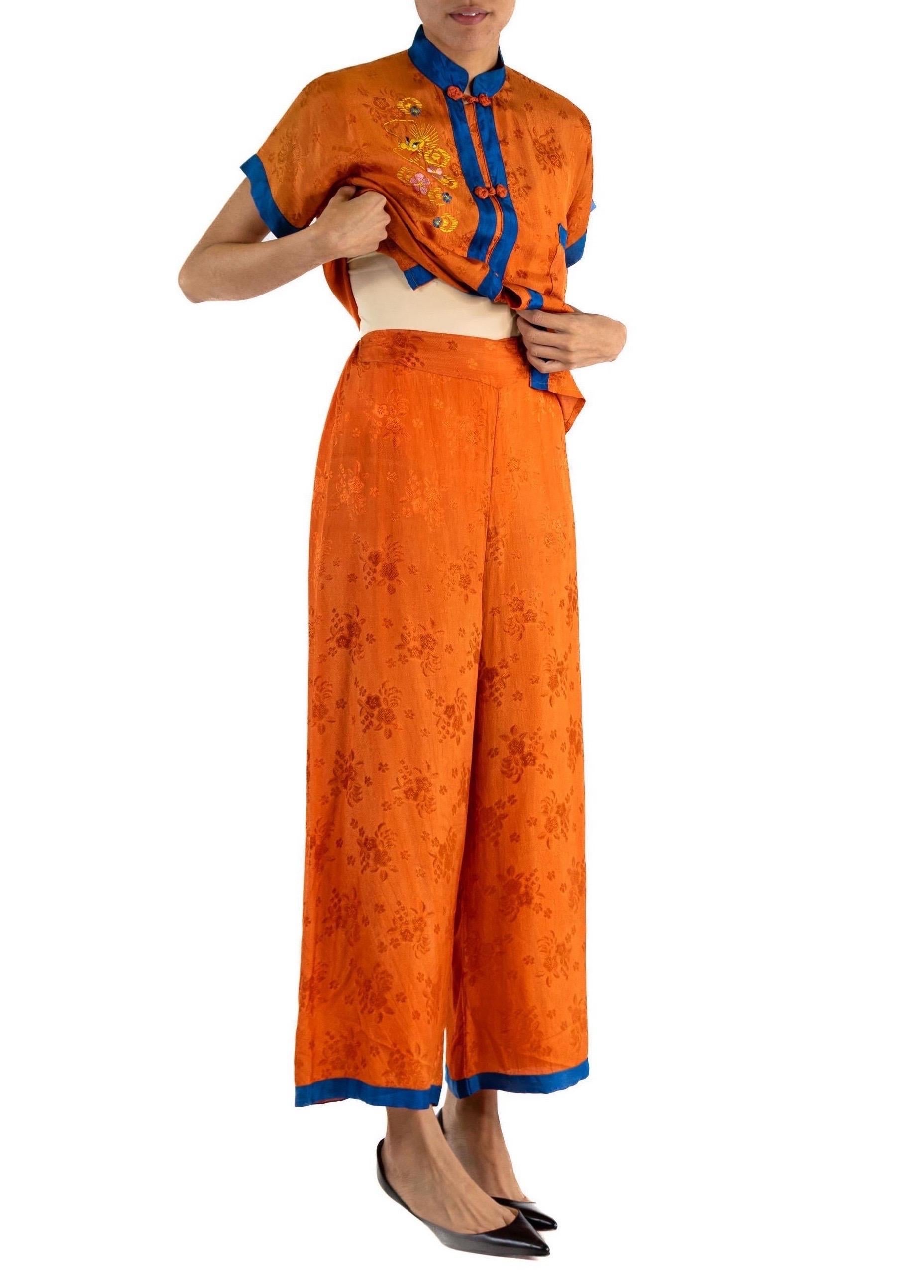Pajamas en jacquard de soie orange et bleu des années 1940  Broderie en vente 2