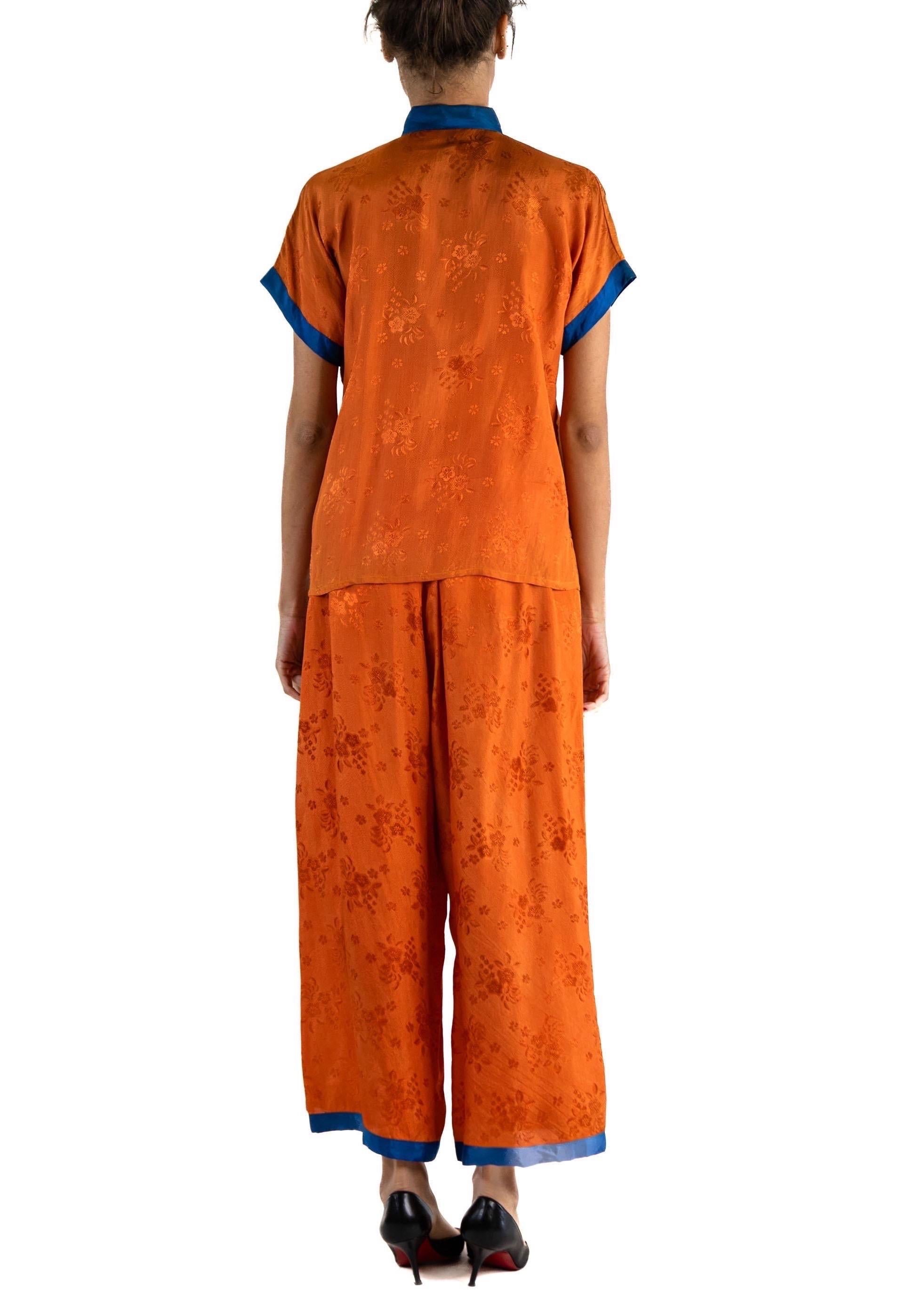 Pajamas en jacquard de soie orange et bleu des années 1940  Broderie en vente 4