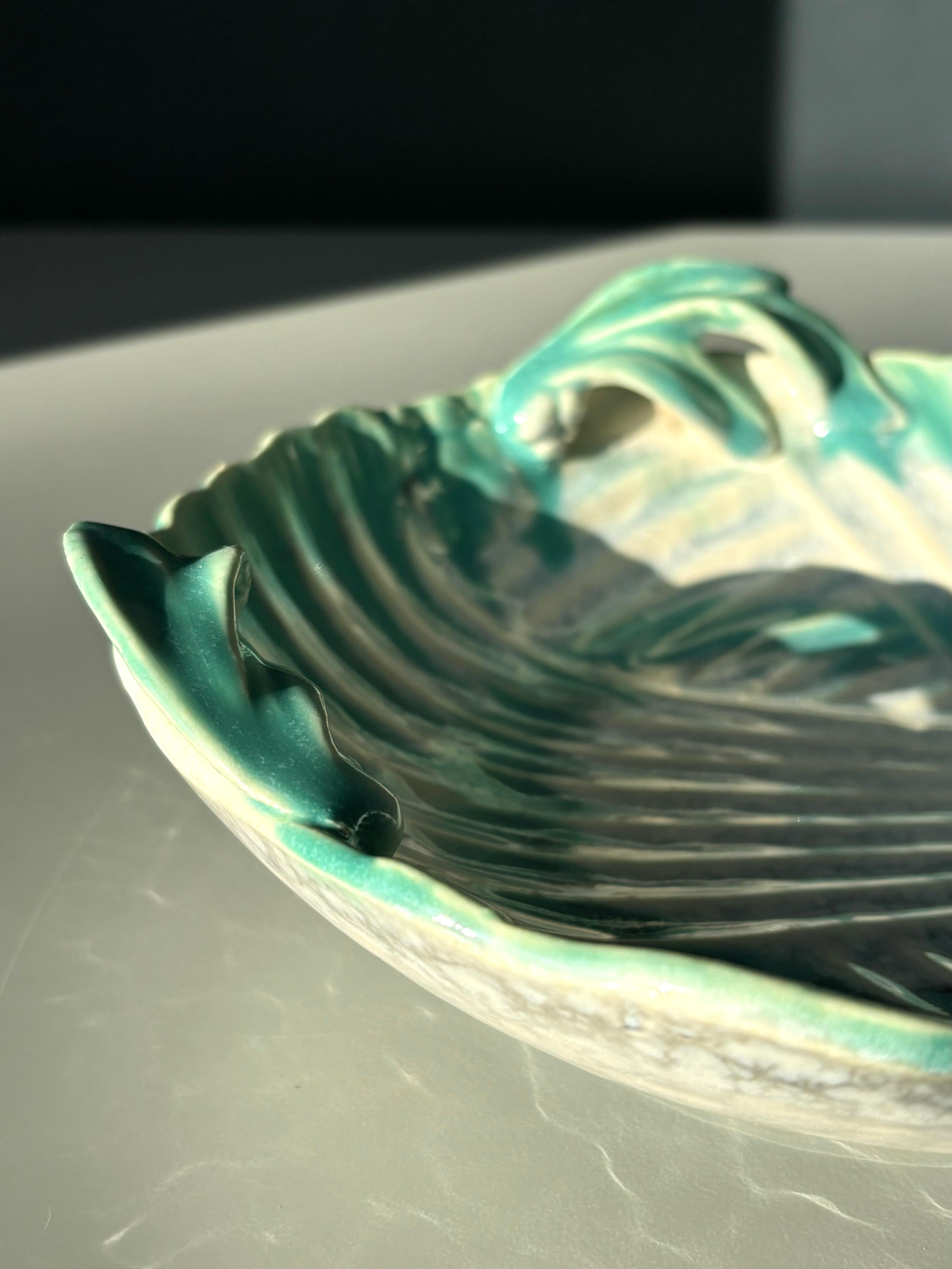 Européen 1940s Organic Art Nouveau Green Leaf Bowl (bol à feuilles vertes) en vente
