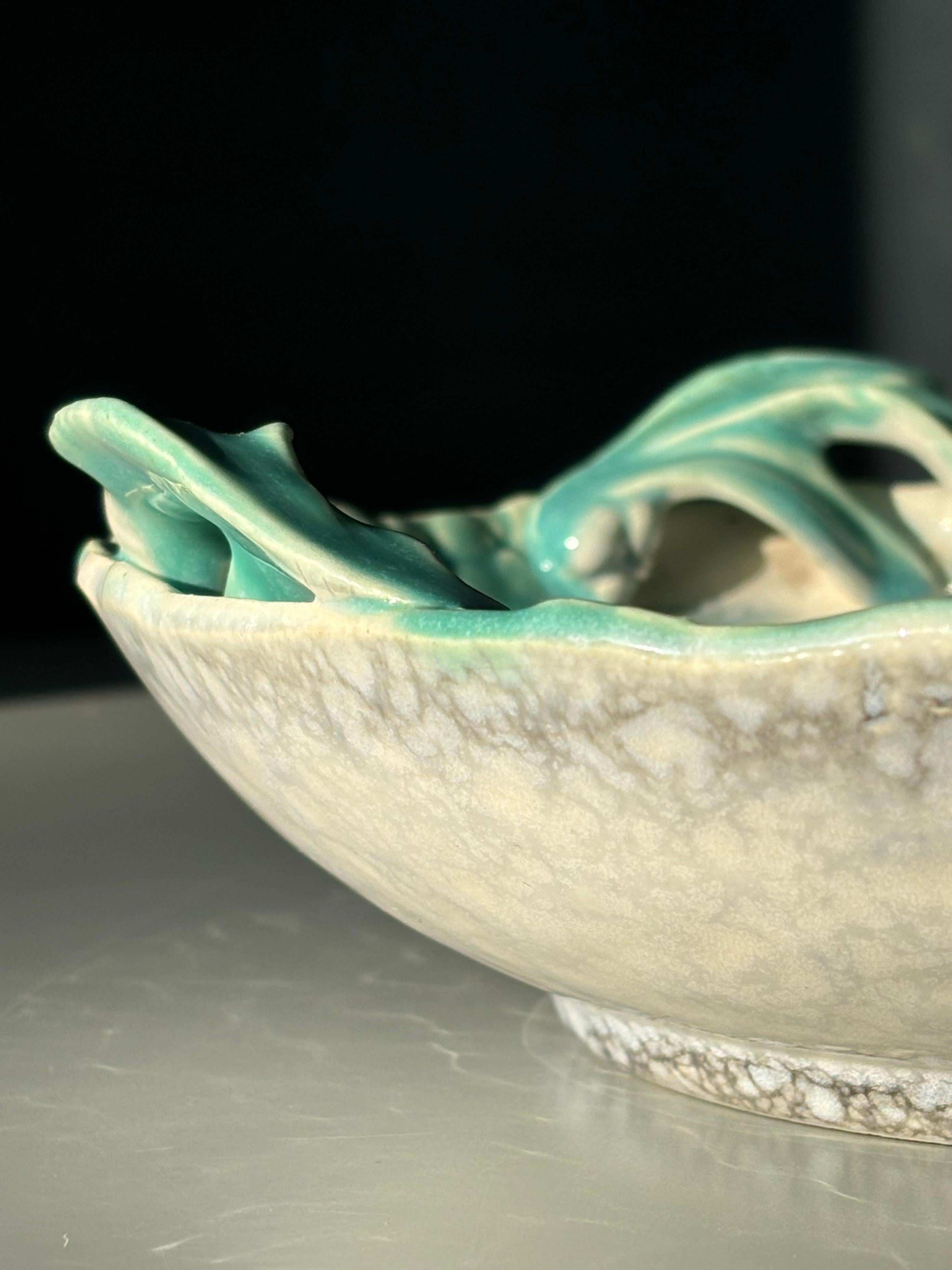 Vernissé 1940s Organic Art Nouveau Green Leaf Bowl (bol à feuilles vertes) en vente