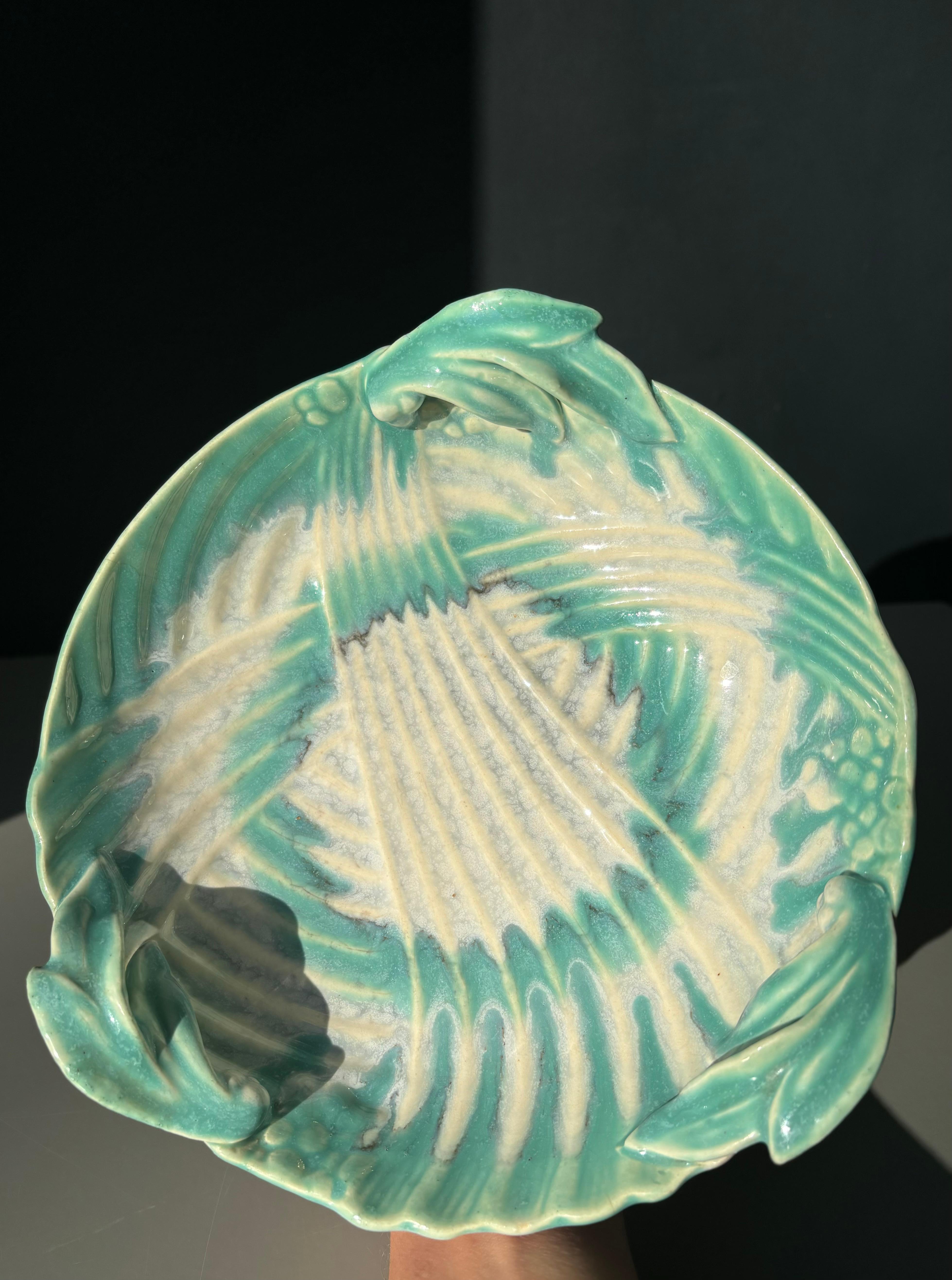 1940s Organic Art Nouveau Green Leaf Bowl (bol à feuilles vertes) Bon état - En vente à Copenhagen, DK