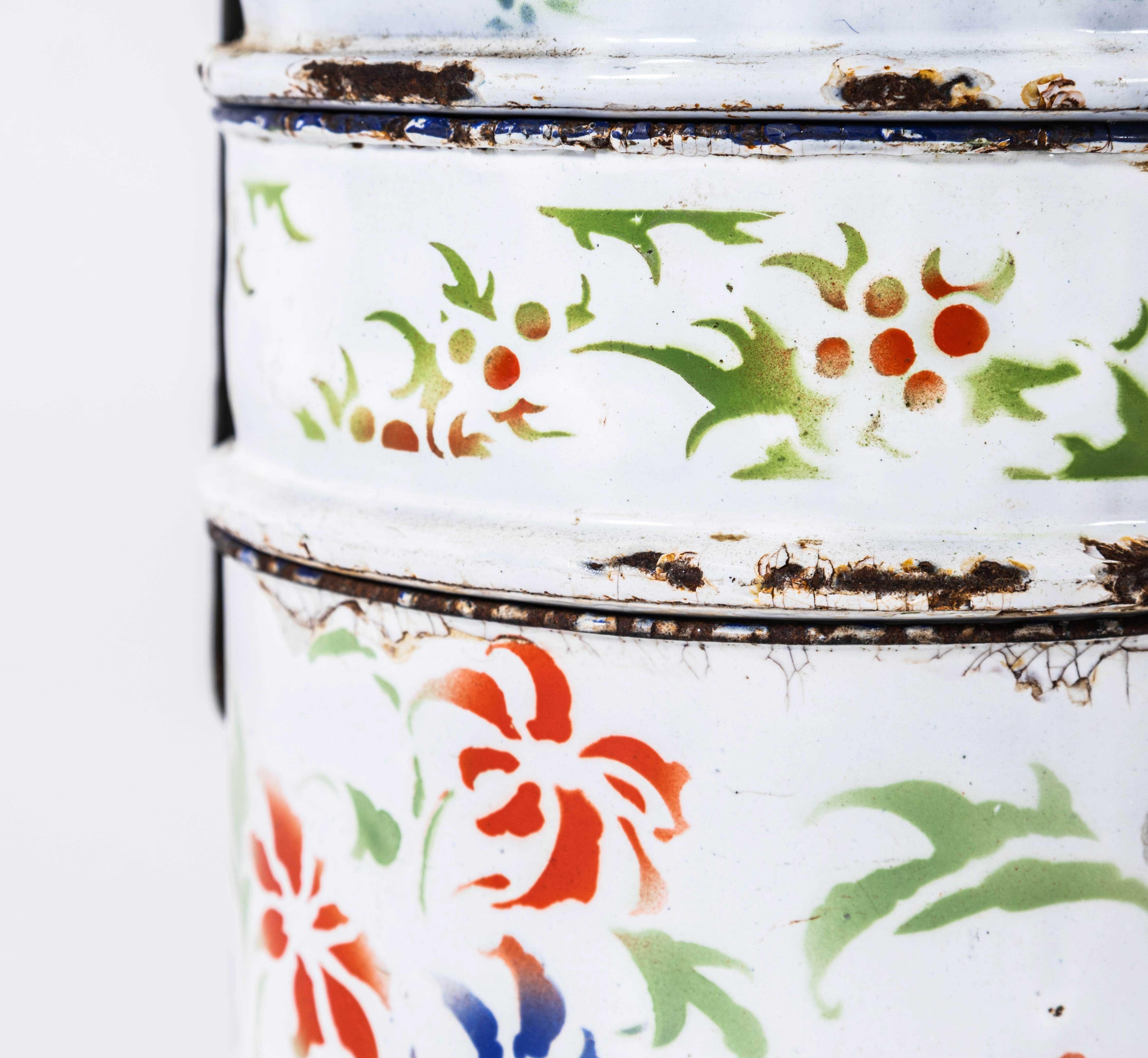 1940's Original Emaille Tiffin Carrier - dekoriert weiß (Indisch) im Angebot