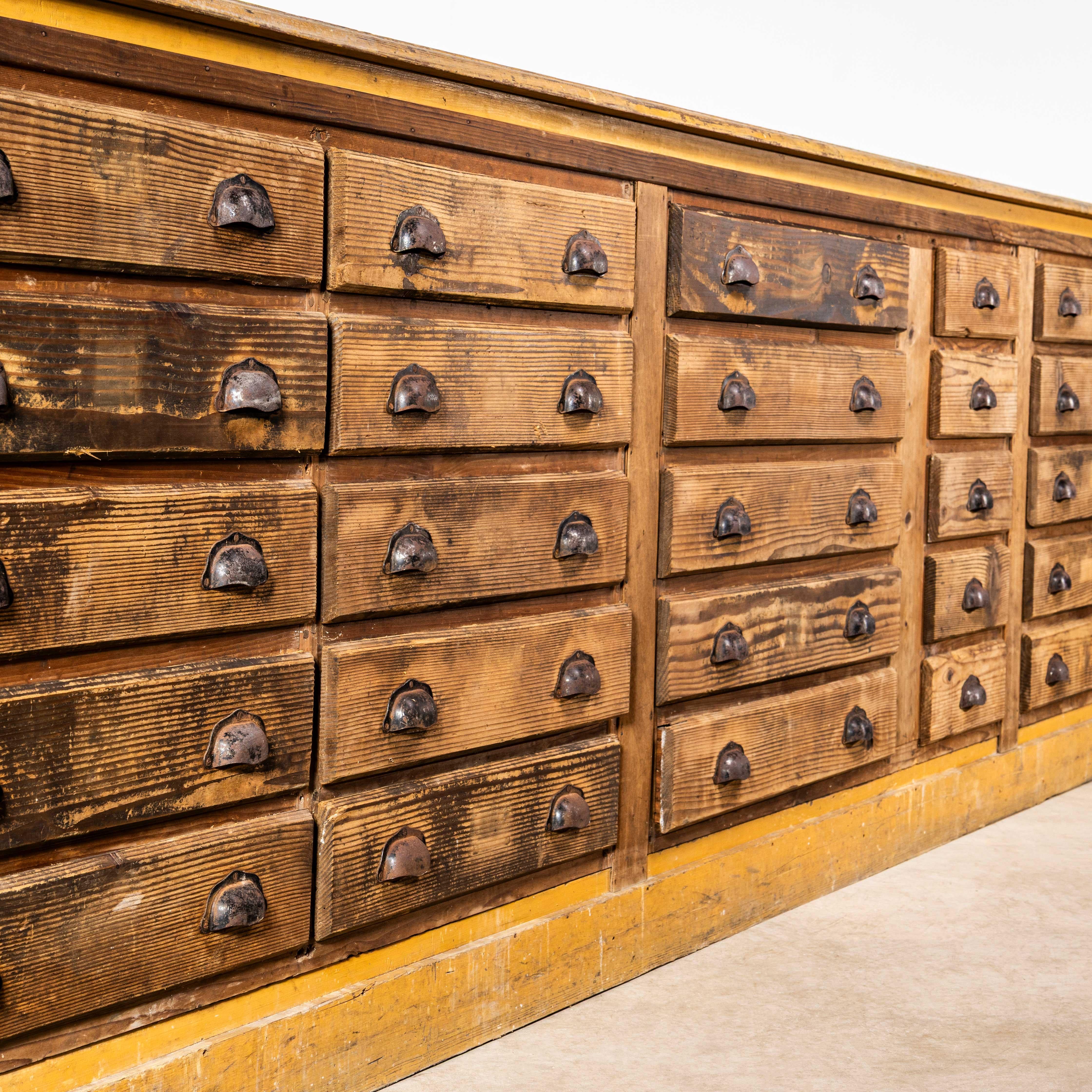 1940's Original Französisch Workshop Bank of Drawers - 3.8M im Angebot 1