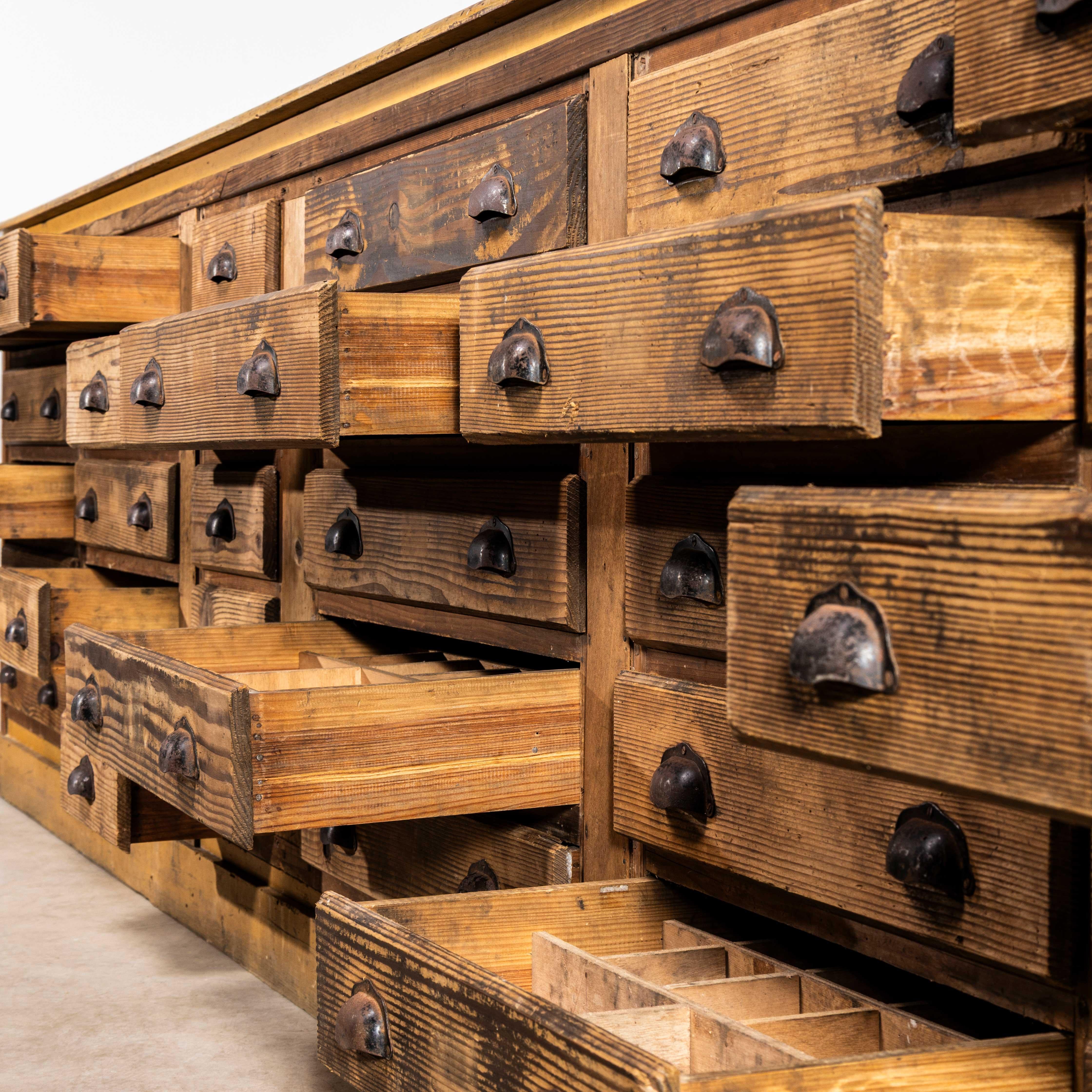 1940's Original Französisch Workshop Bank of Drawers - 3.8M im Angebot 4