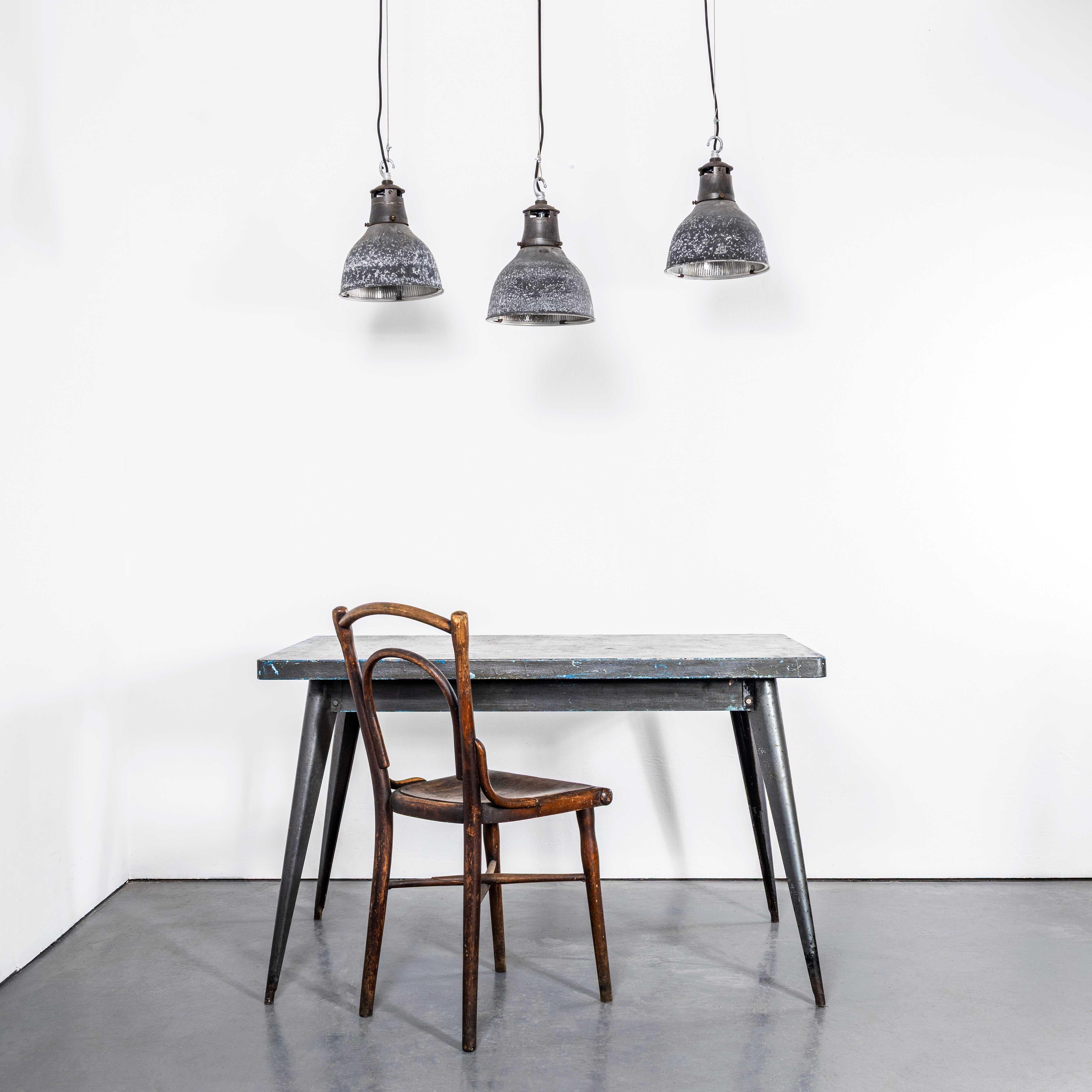 Lampes pendantes prismatiques tachetées en Holophane d'origine des années 1940 en vente 1