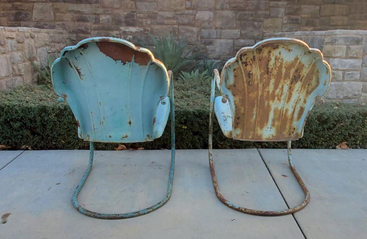 Chaises de jardin en fer à coquille d'origine des années 1940 The Moderns  en vente 5