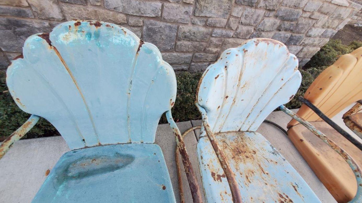Chaises de jardin en fer à coquille d'origine des années 1940 The Moderns  en vente 6