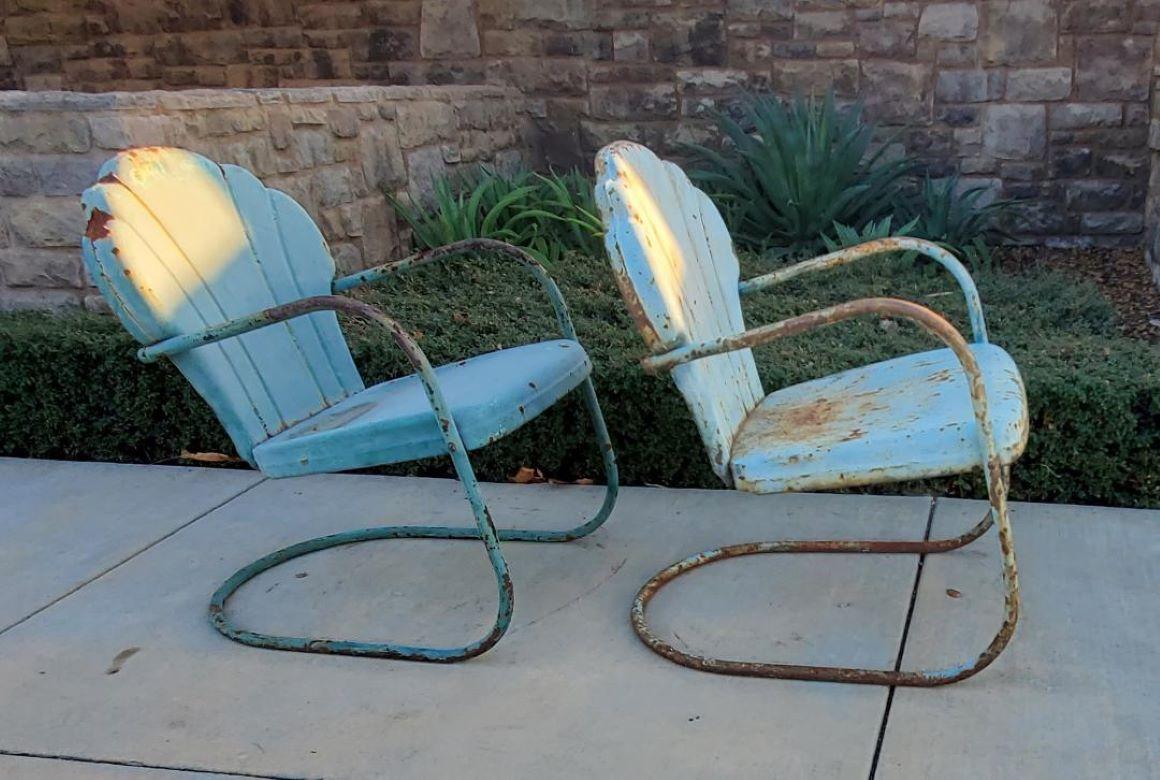 American 1940s Original Iron Clamshell Shellback Patio Lawn Chairs Mid Century Modern  For Sale
