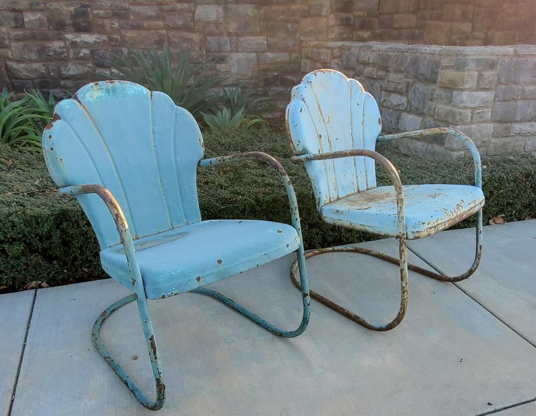 20th Century 1940s Original Iron Clamshell Shellback Patio Lawn Chairs Mid Century Modern  For Sale