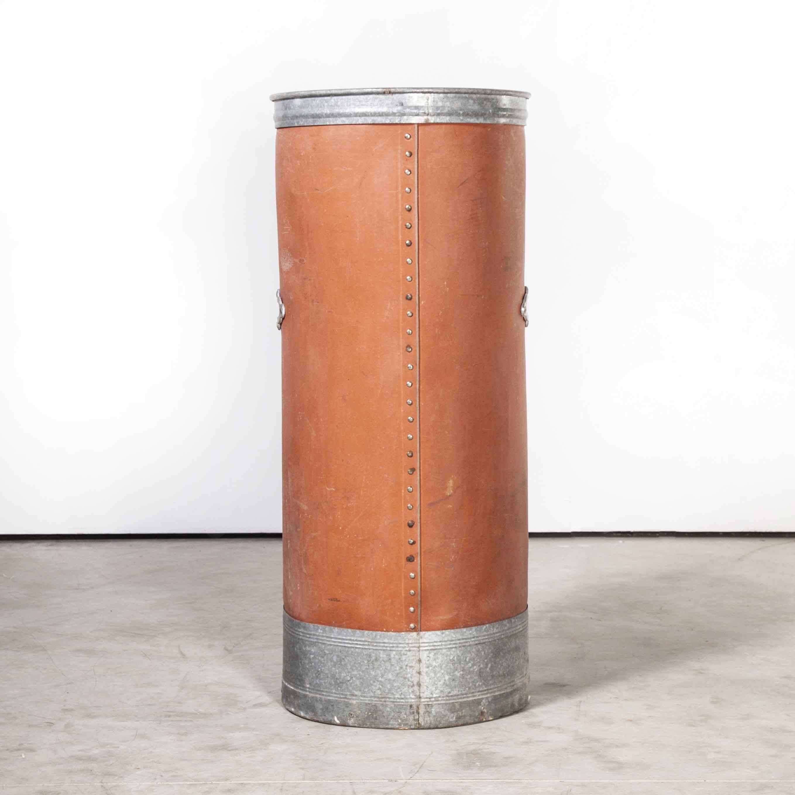 1940's Original Suroy Tall Industrial Storage Cylinder 'Model 1259.2' In Good Condition In Hook, Hampshire