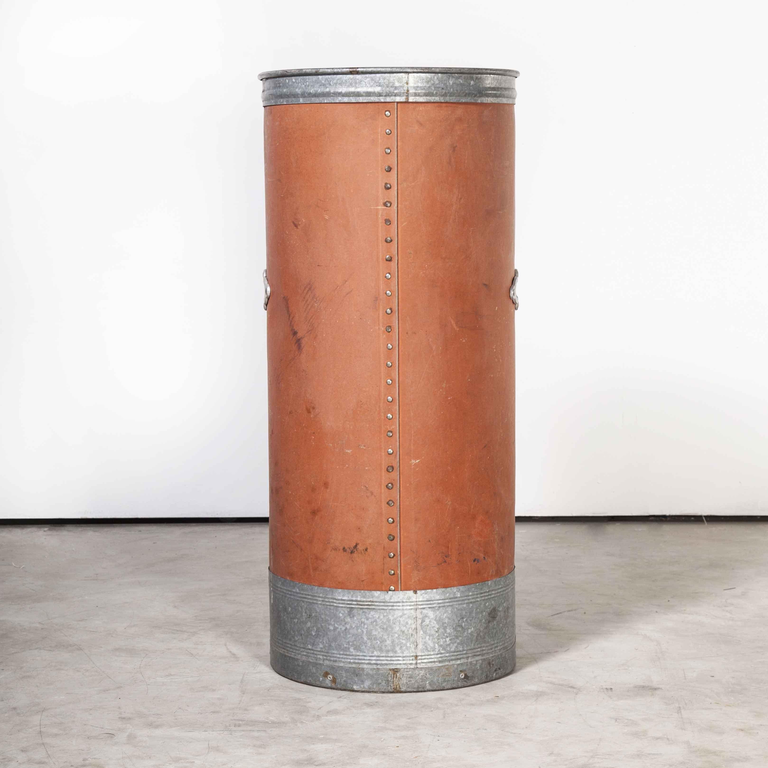 1940's Original Suroy Tall Industrial Storage Cylinder 'Model 1259.3' In Good Condition In Hook, Hampshire