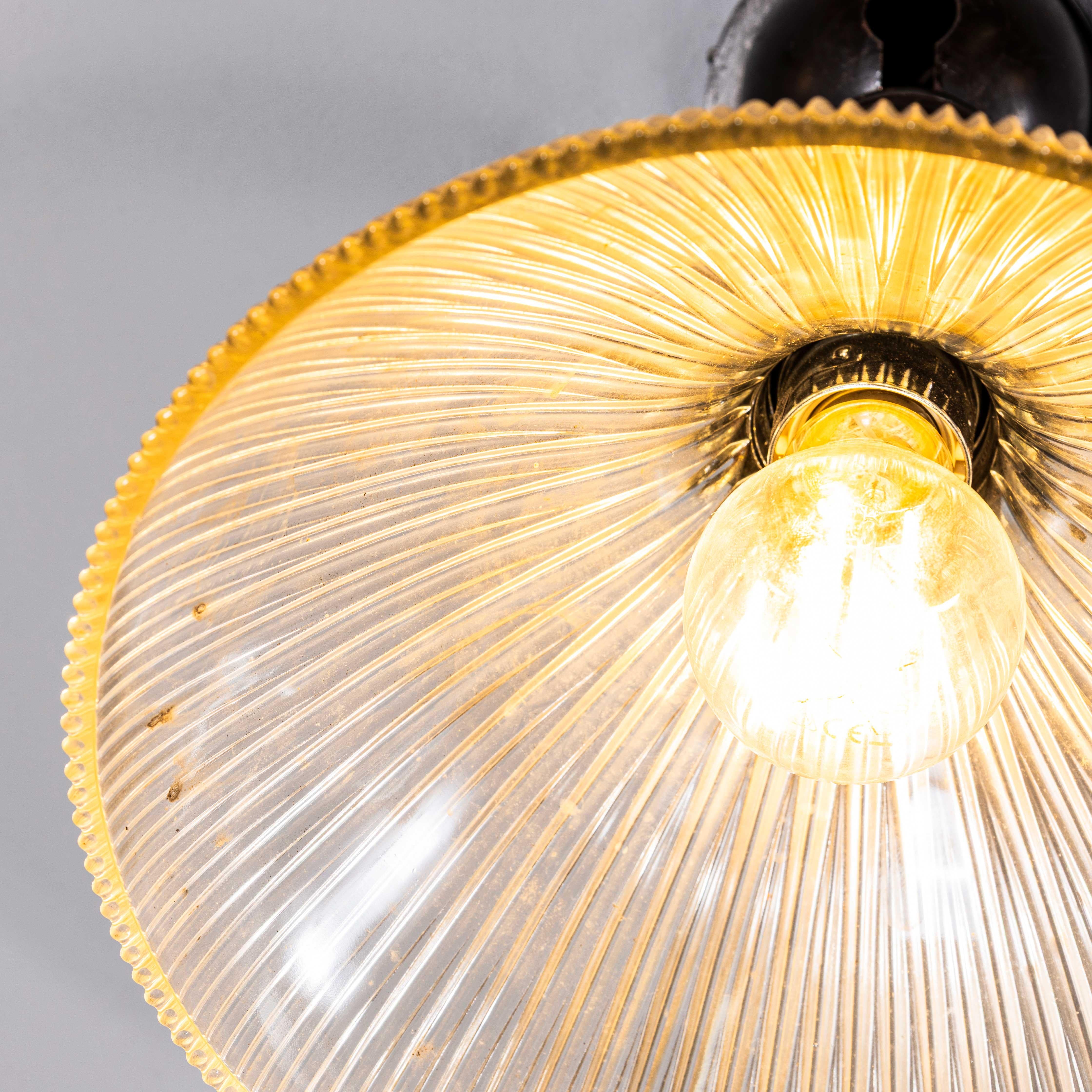 Lámparas Prismáticas de Holofano Originales de 1940 Montadas en la Pared en venta 2