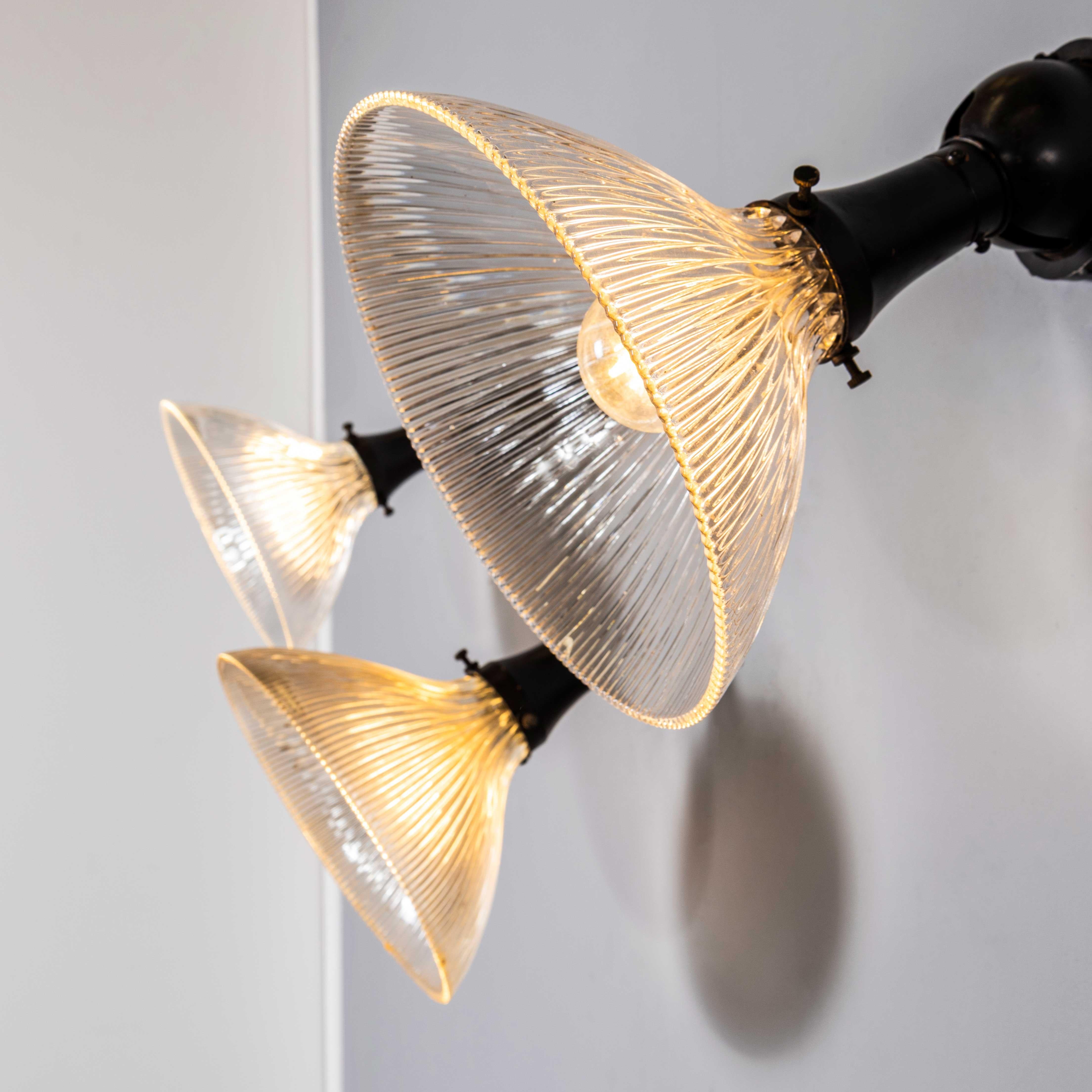 Lámparas Prismáticas de Holofano Originales de 1940 Montadas en la Pared en venta 3