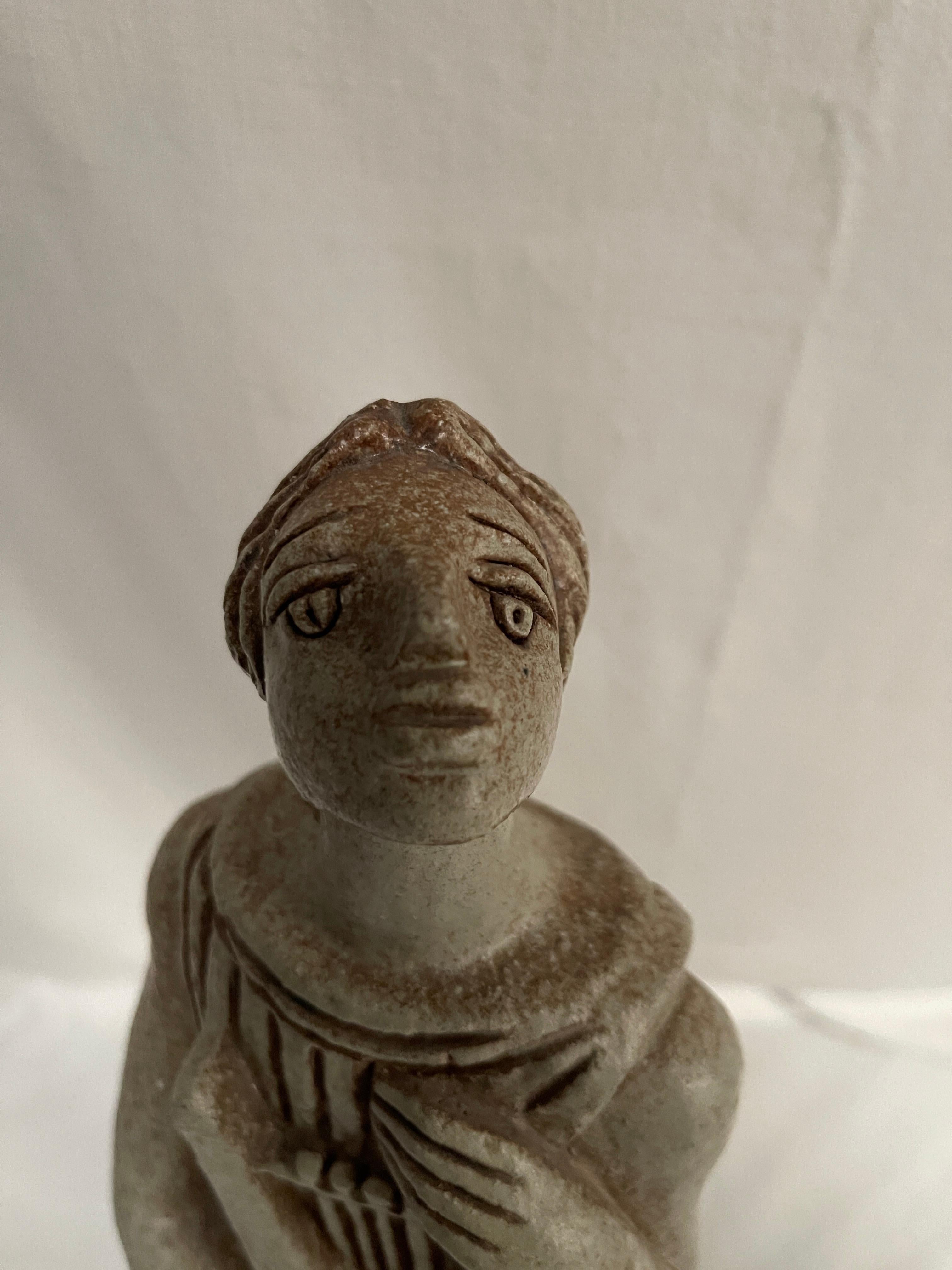 Scultura francese del 1940 che raffigura 