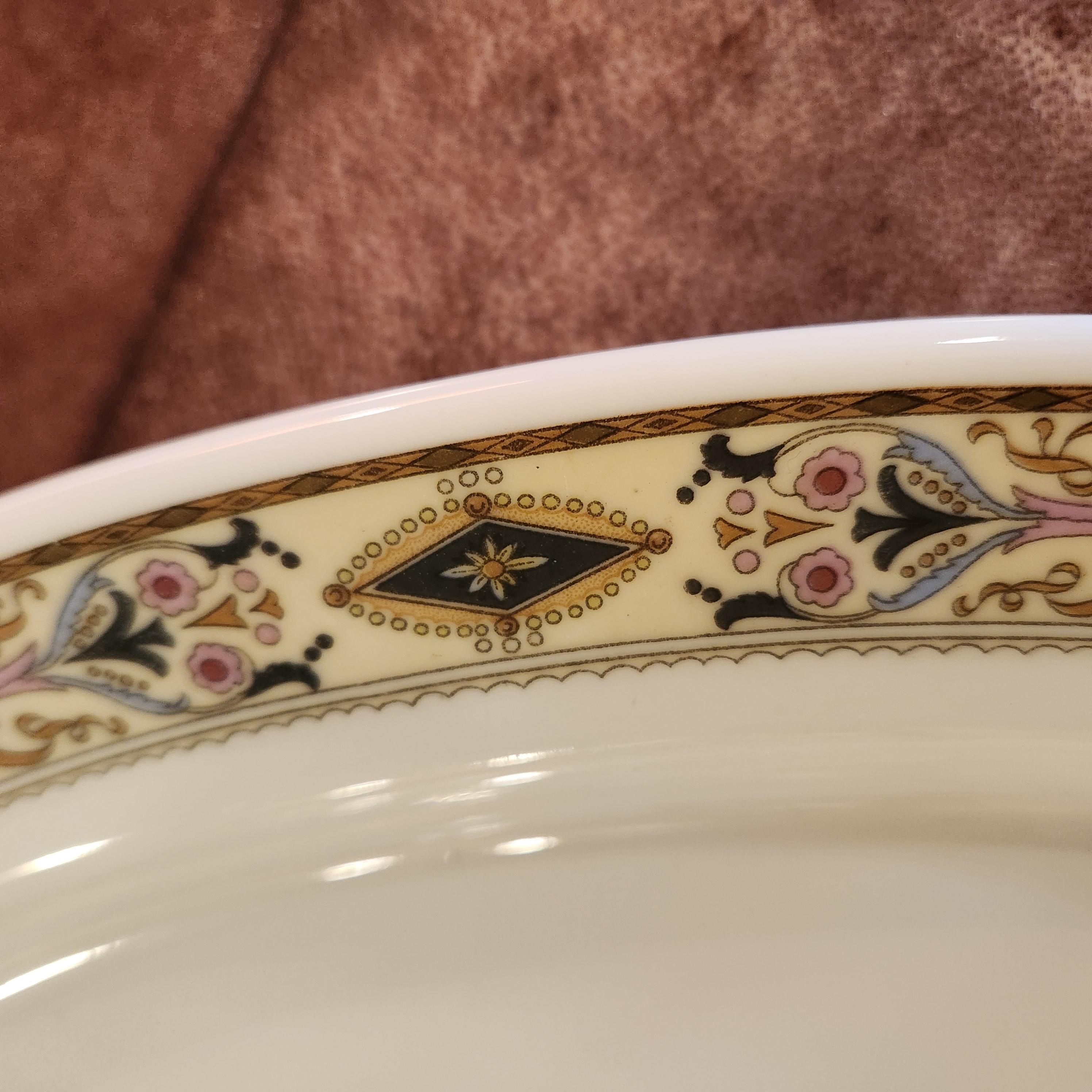 1940s German Serving Platter Pompeian Black Knight Albert Pick In Good Condition For Sale In Chula Vista, CA