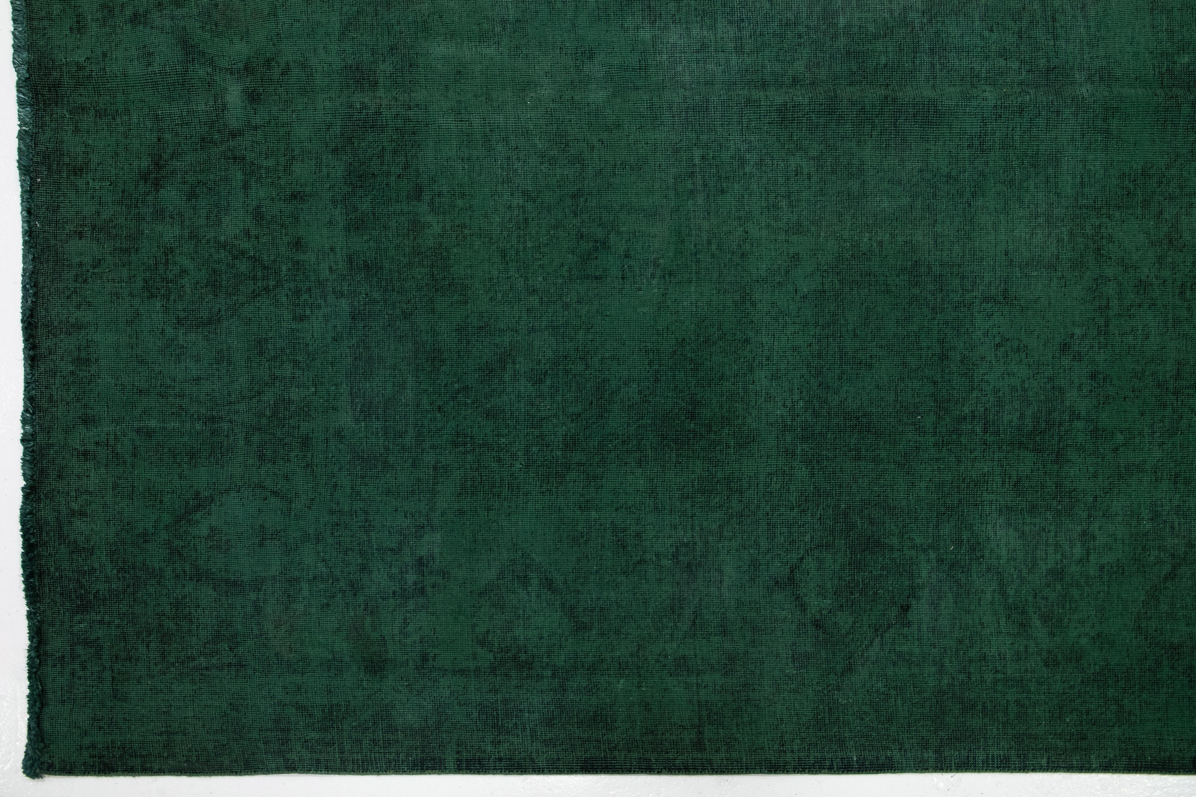 1940er Jahre Overdyed Persisch Grüner Wollteppich mit Medaillon Floral Design (Wolle) im Angebot