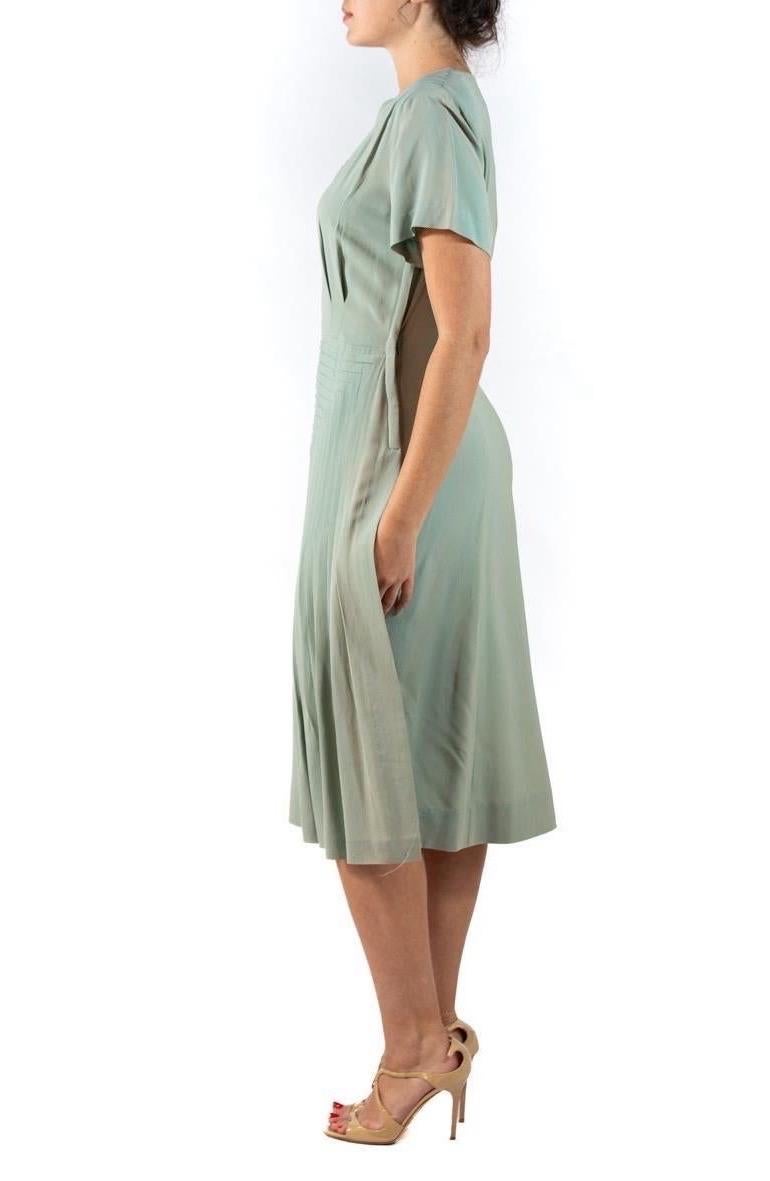 Beige Abito in crepe di rayon grigio ostrica degli anni '40 in vendita