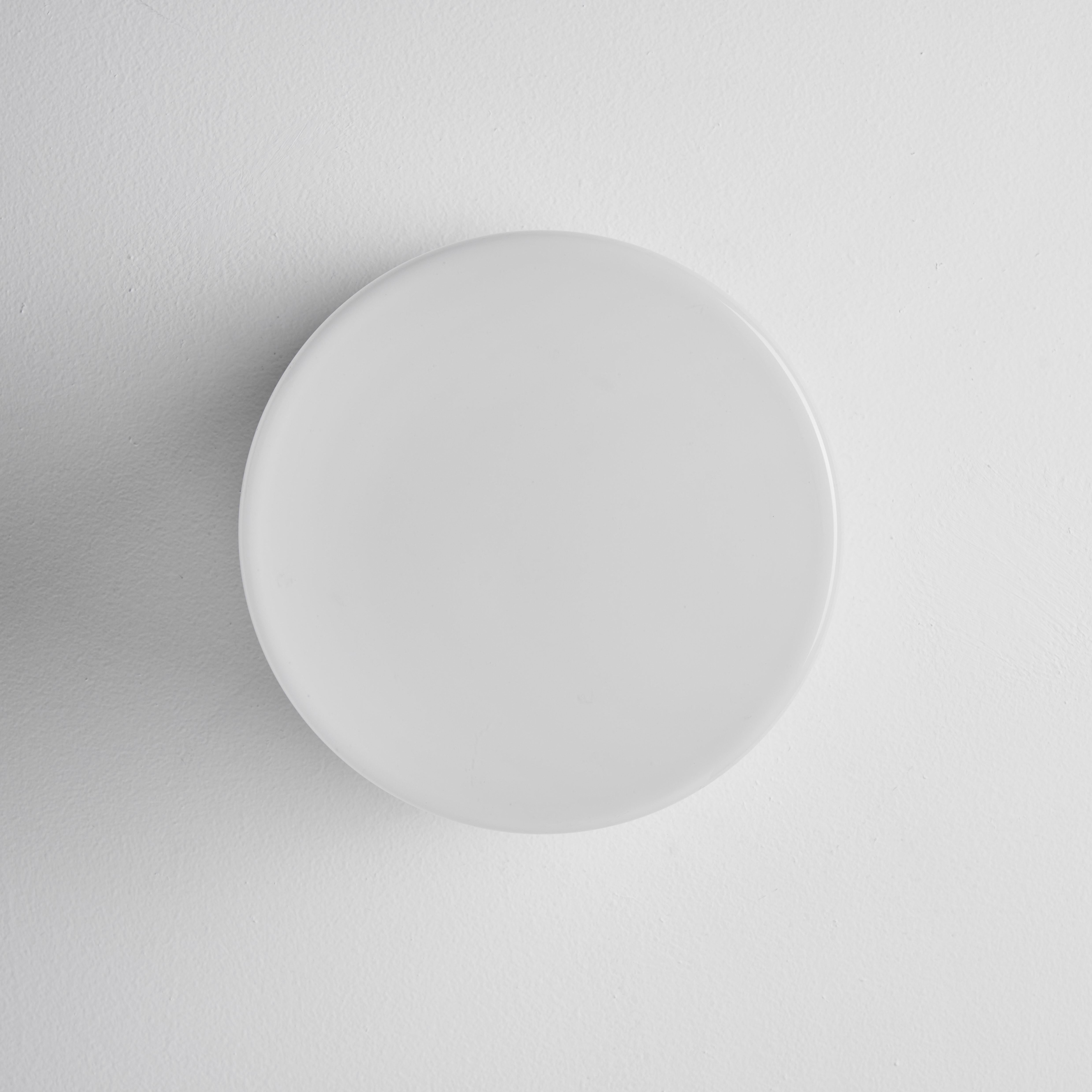 Milieu du XXe siècle Lampe murale ou plafonnier en verre et métal Paavo Tynell Modèle #2016a des années 1940 pour Taito Oy
