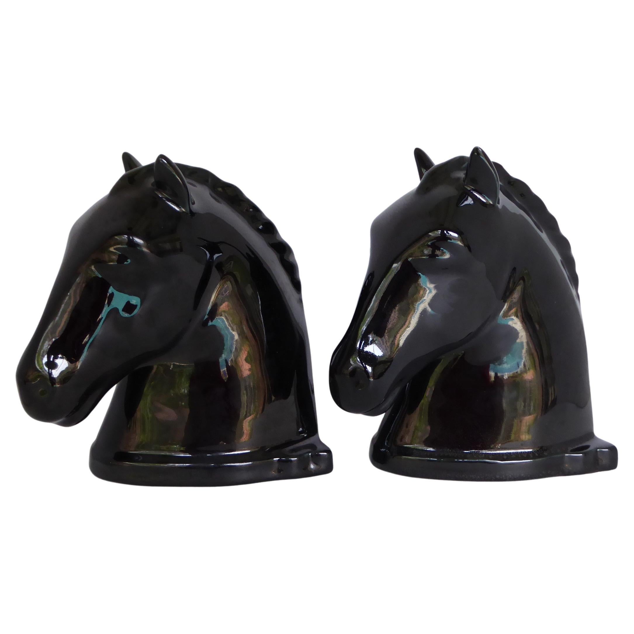 Coppia anni '40 di fermalibri in ceramica moderna con testa di cavallo nera Abingdon Pottery