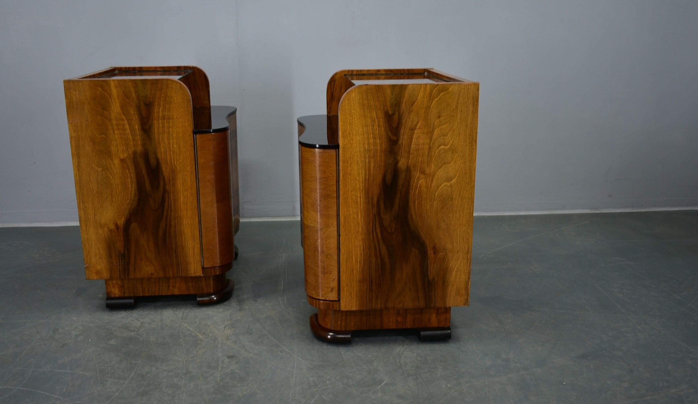 1940s Pair of Art Deco Bedside Tables, Czechoslovakia For Sale 9