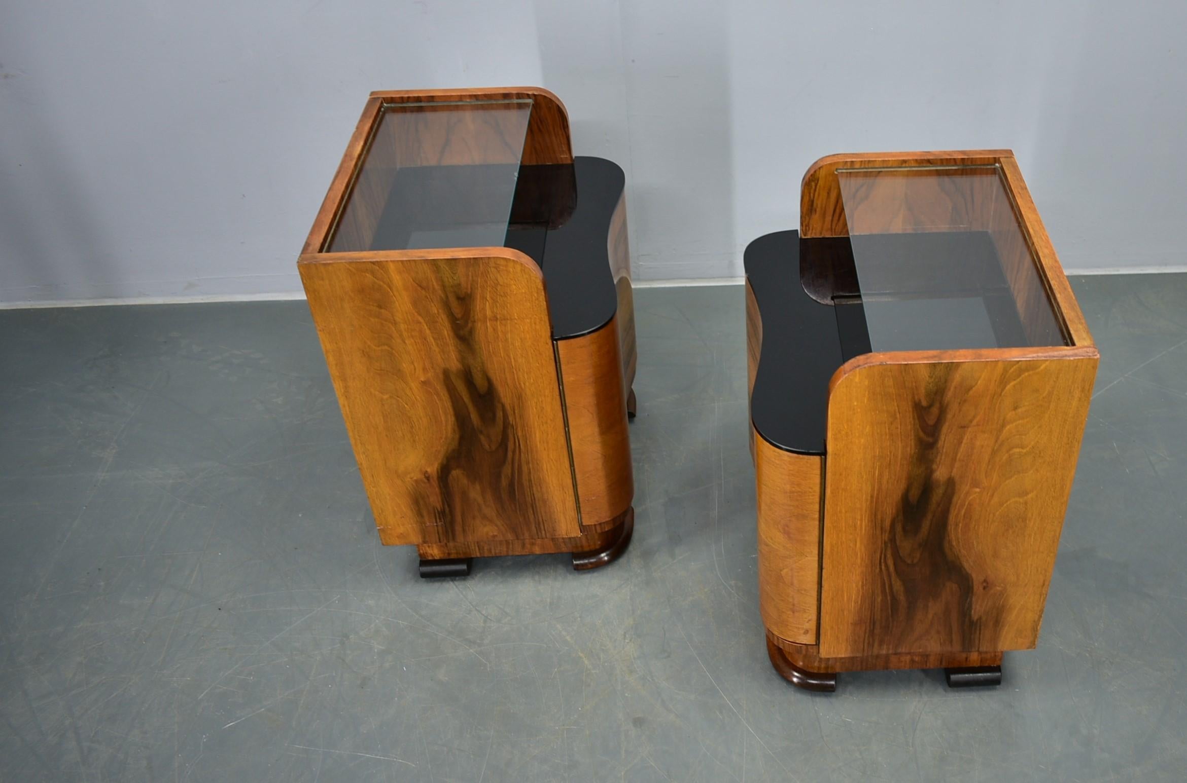 1940s Pair of Art Deco Bedside Tables, Czechoslovakia For Sale 10