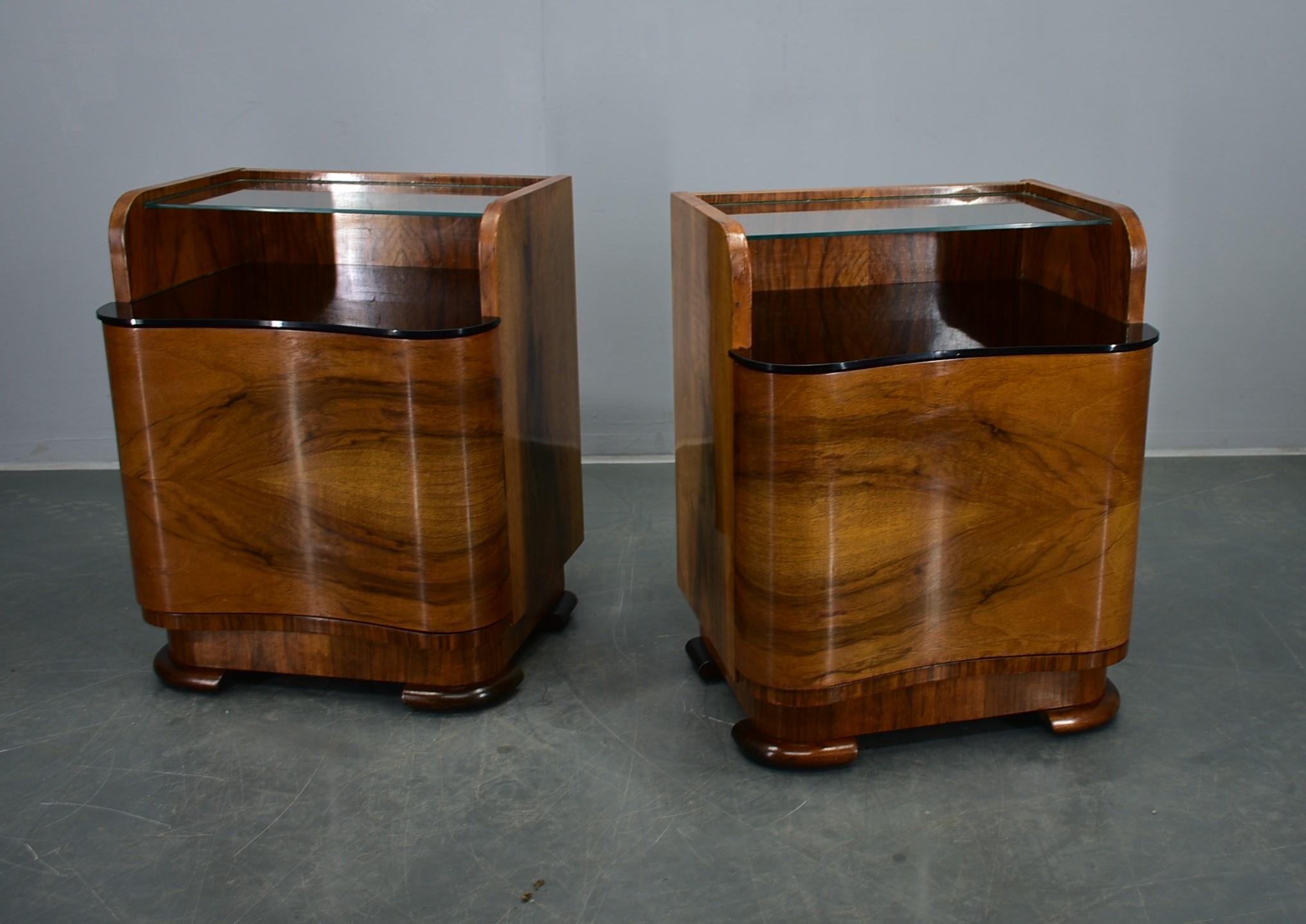 1940s Pair of Art Deco Bedside Tables, Czechoslovakia For Sale 14
