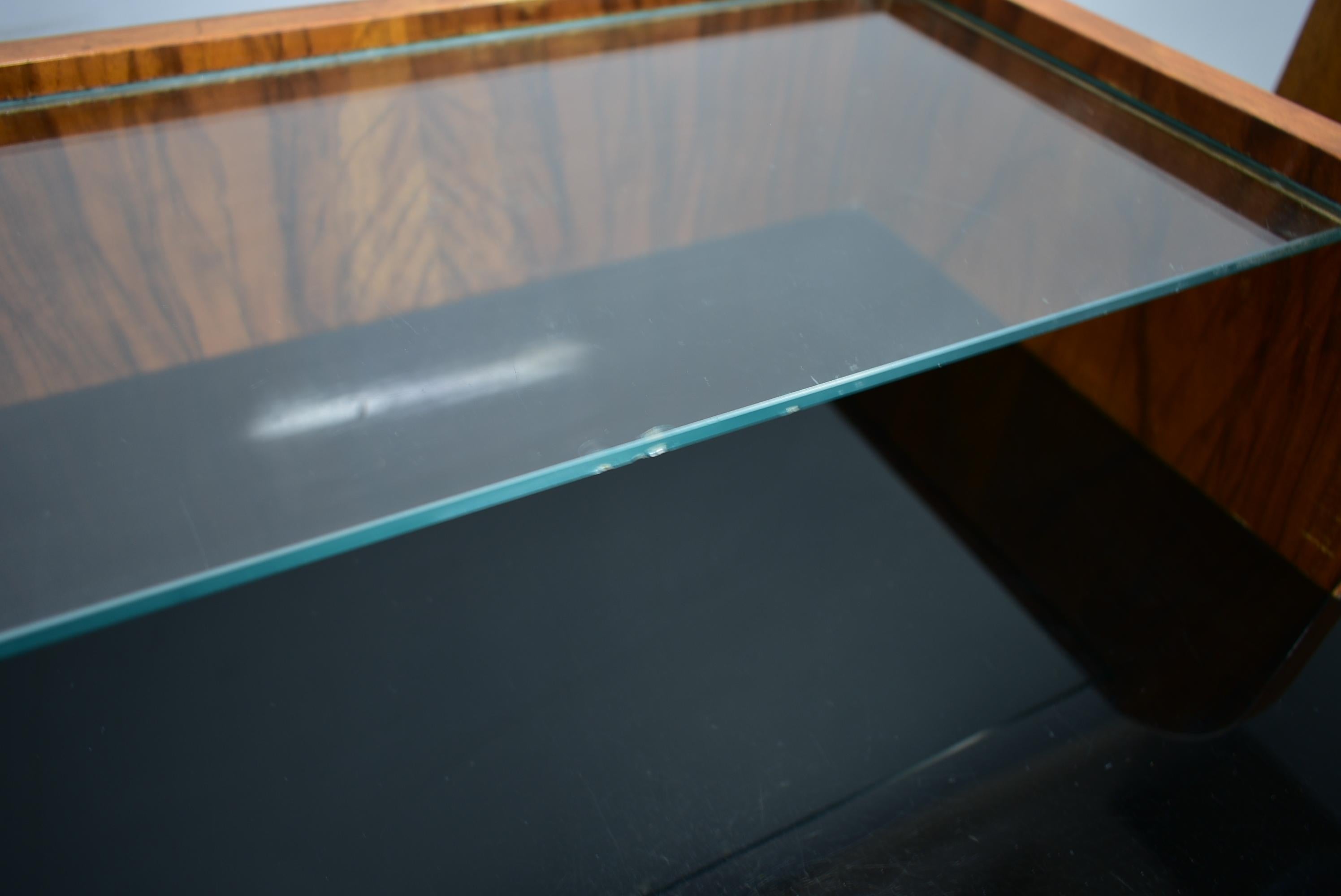 Good original condition .
Made in Czechoslovakia
Made of walnut wood
Polished
Cleaned.
Used renovation oil