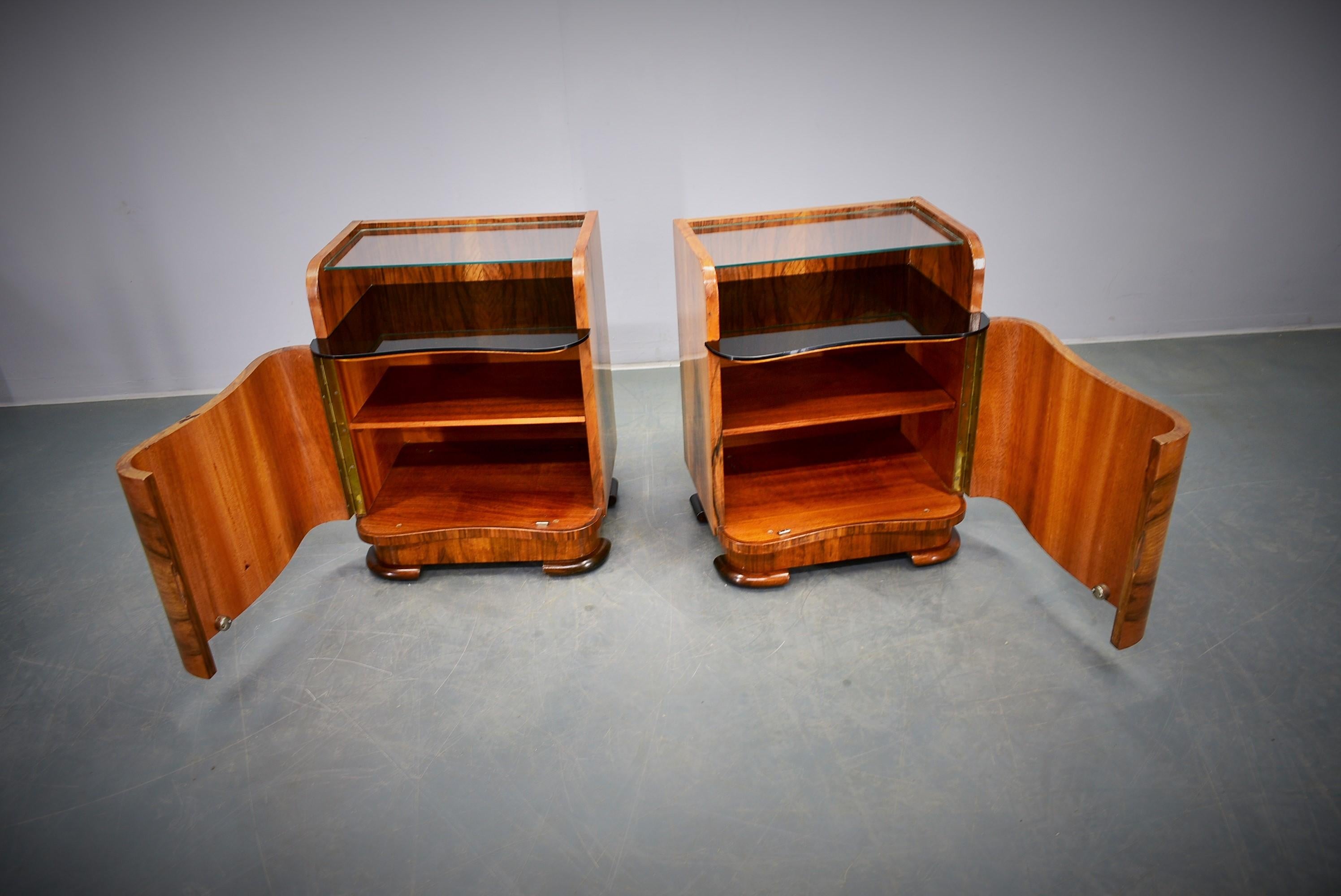 1940s Pair of Art Deco Bedside Tables, Czechoslovakia For Sale 1