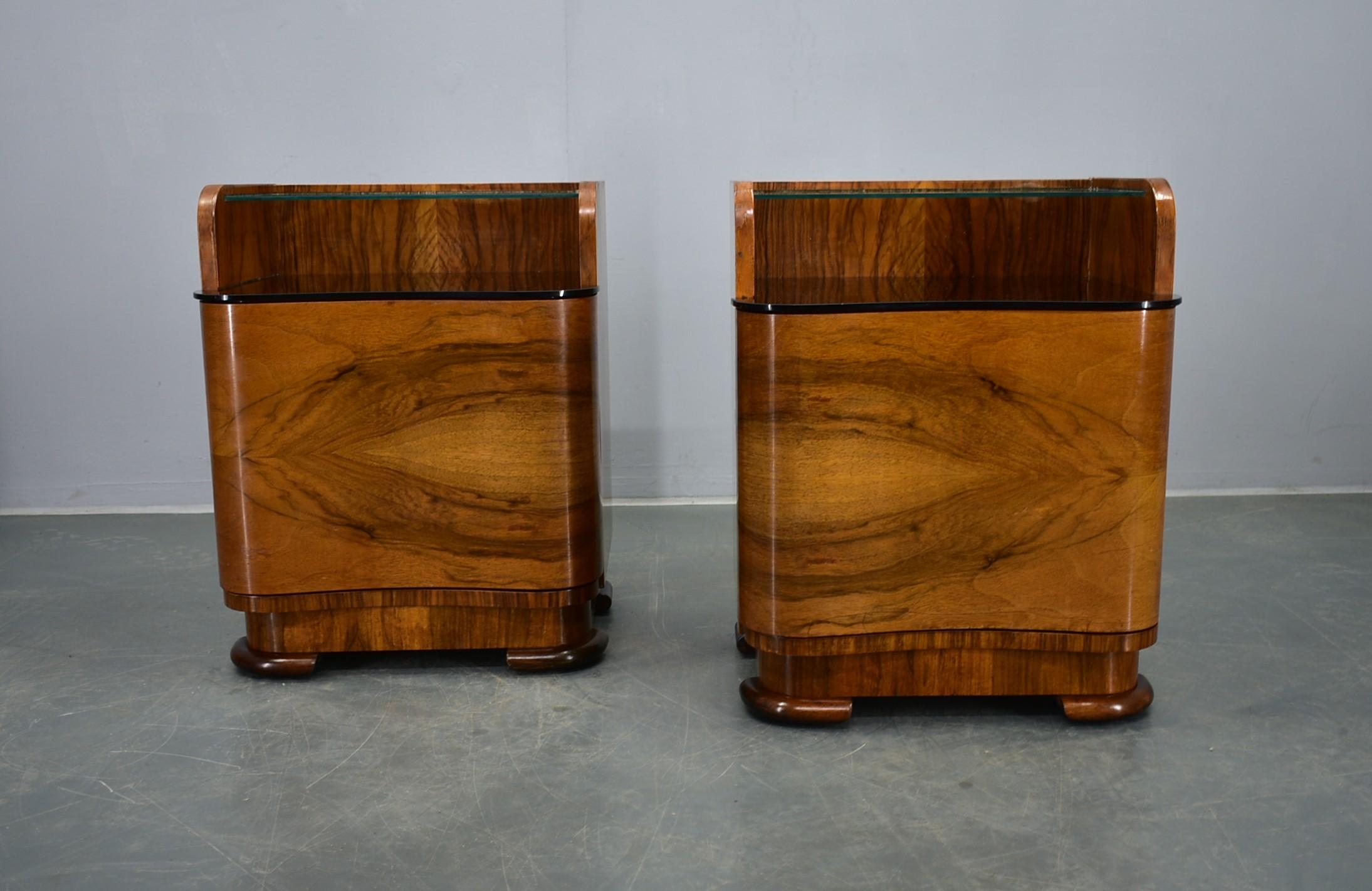 1940s Pair of Art Deco Bedside Tables, Czechoslovakia For Sale 3