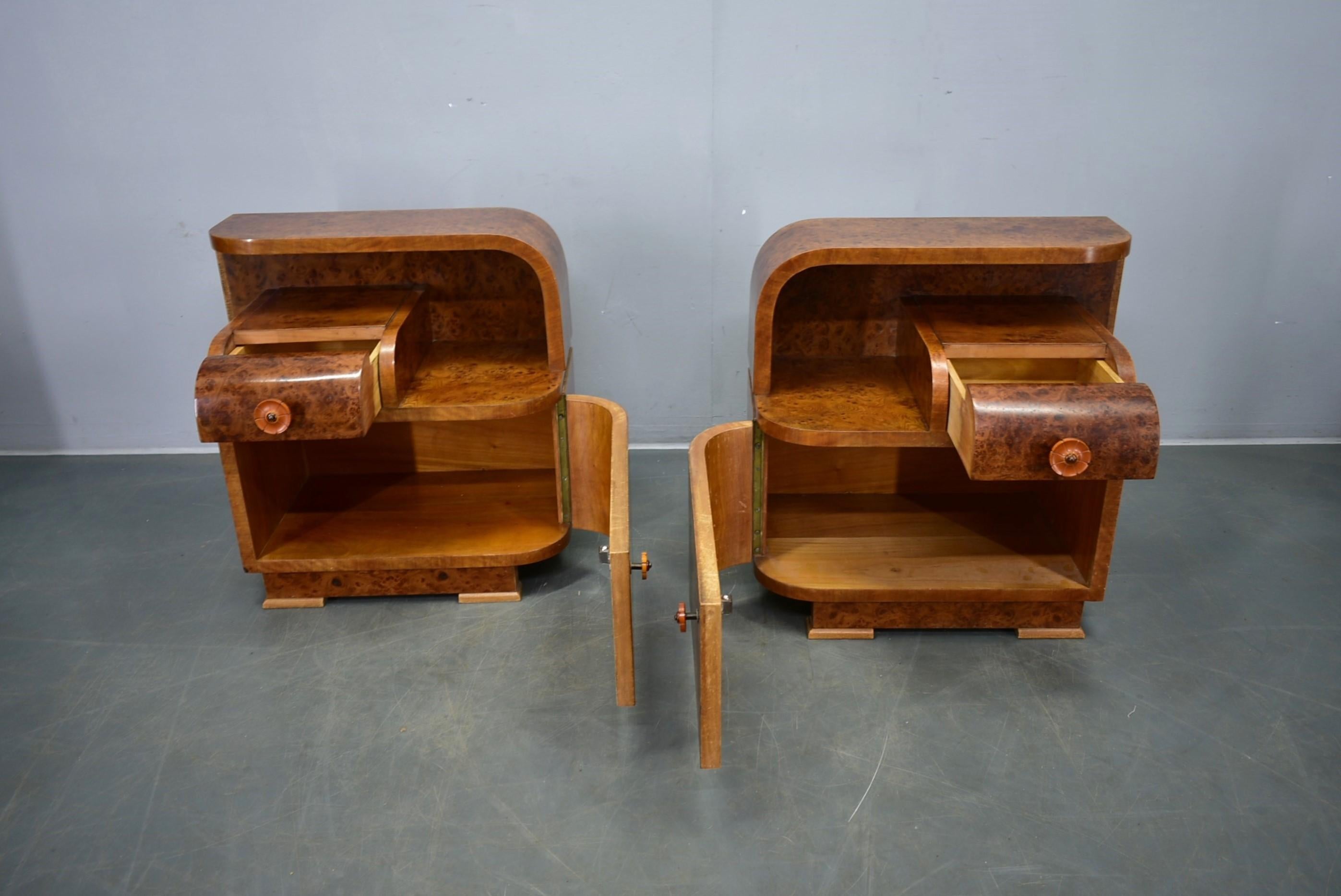 1940s Pair of Art Deco Bedside Tables, Czechoslovakia For Sale 3